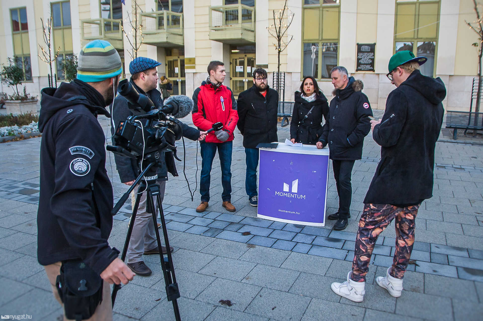 4 párt sajtáj Berzsenyi tér