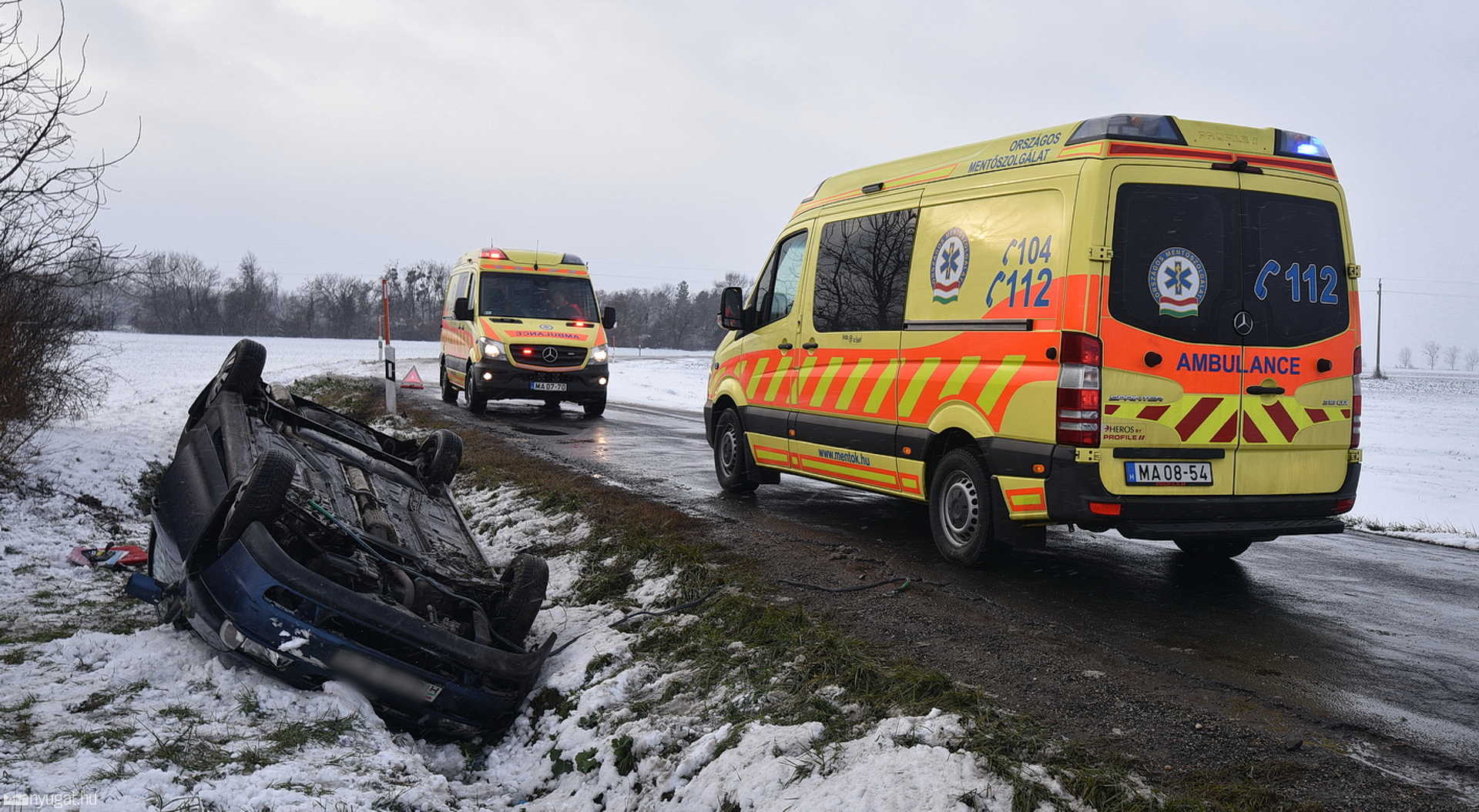 Ittas sofőr autója borult fel Tompaládonynál - kisgyerek is megsérült 