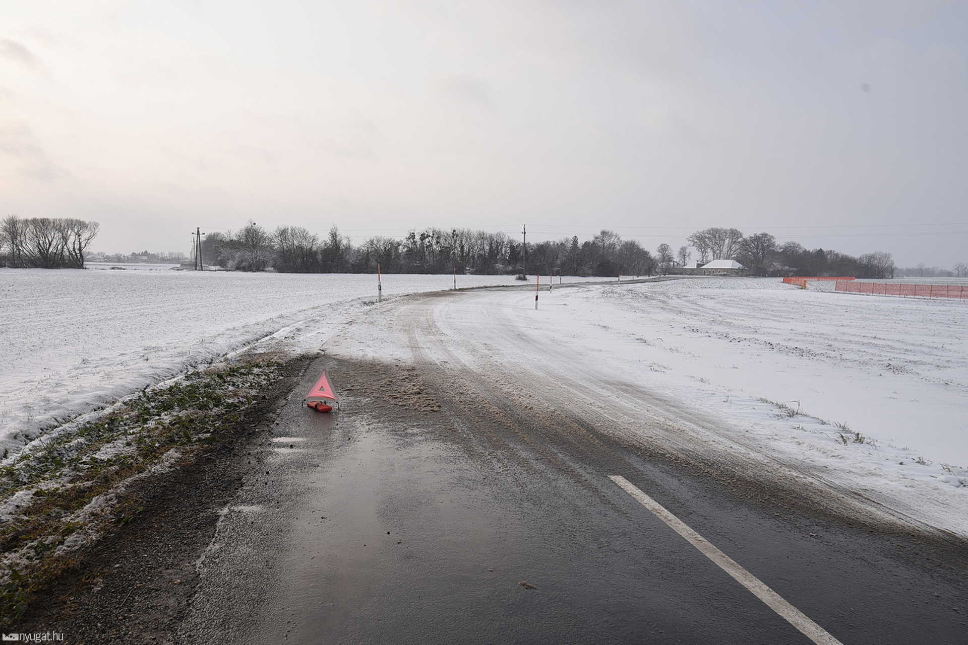 Ittas sofőr autója borult fel Tompaládonynál - kisgyerek is megsérült 