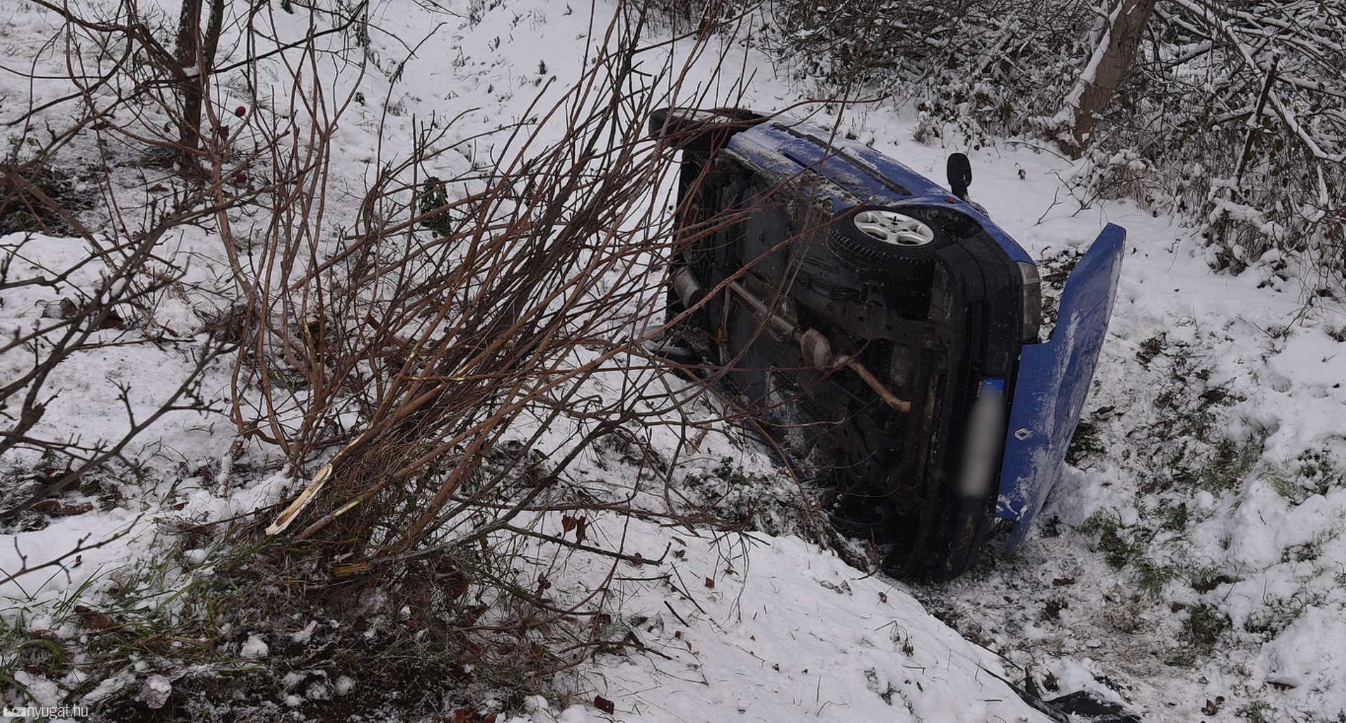 Árokba csapódott egy Renault Kőszegen