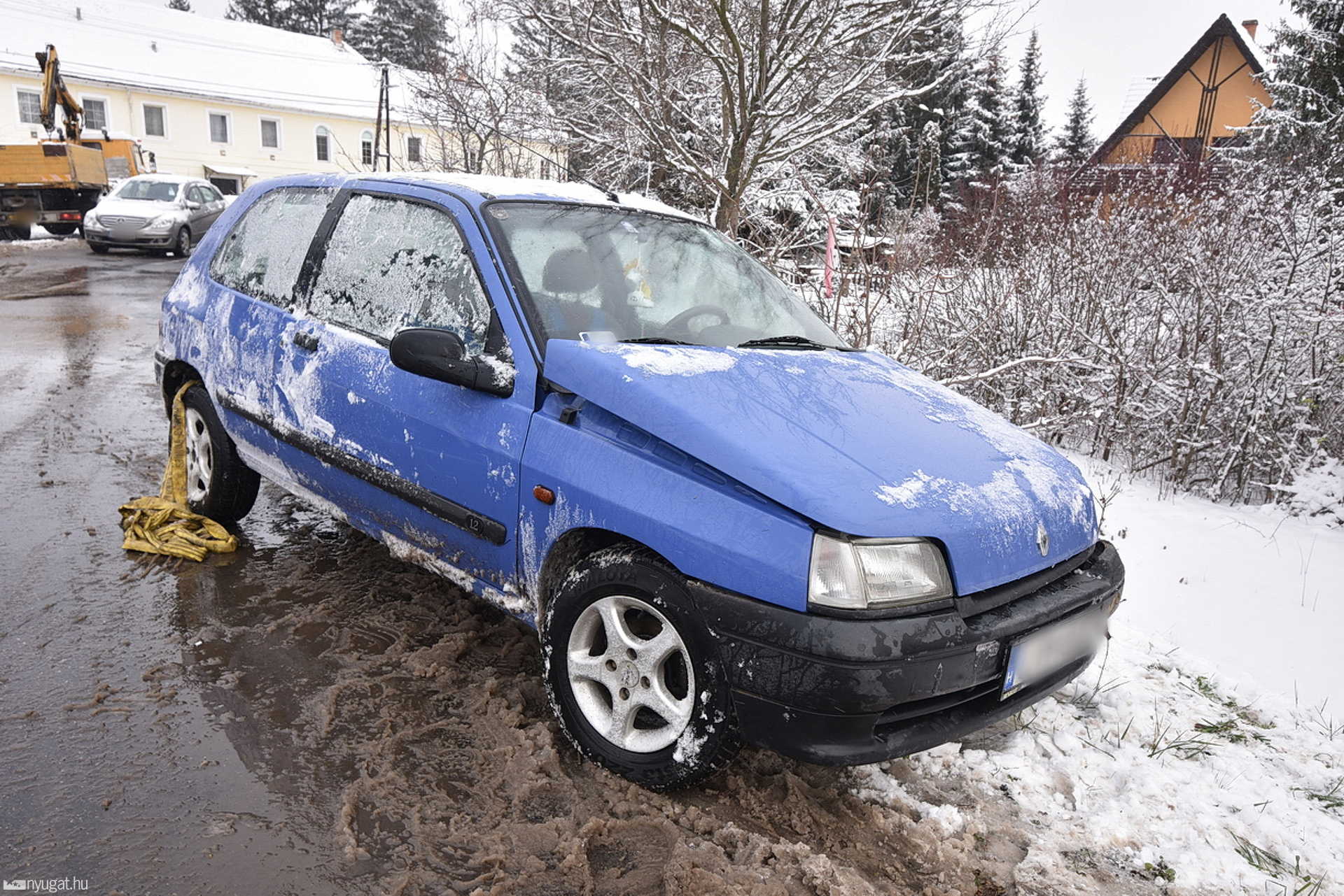 Árokba csapódott egy Renault Kőszegen