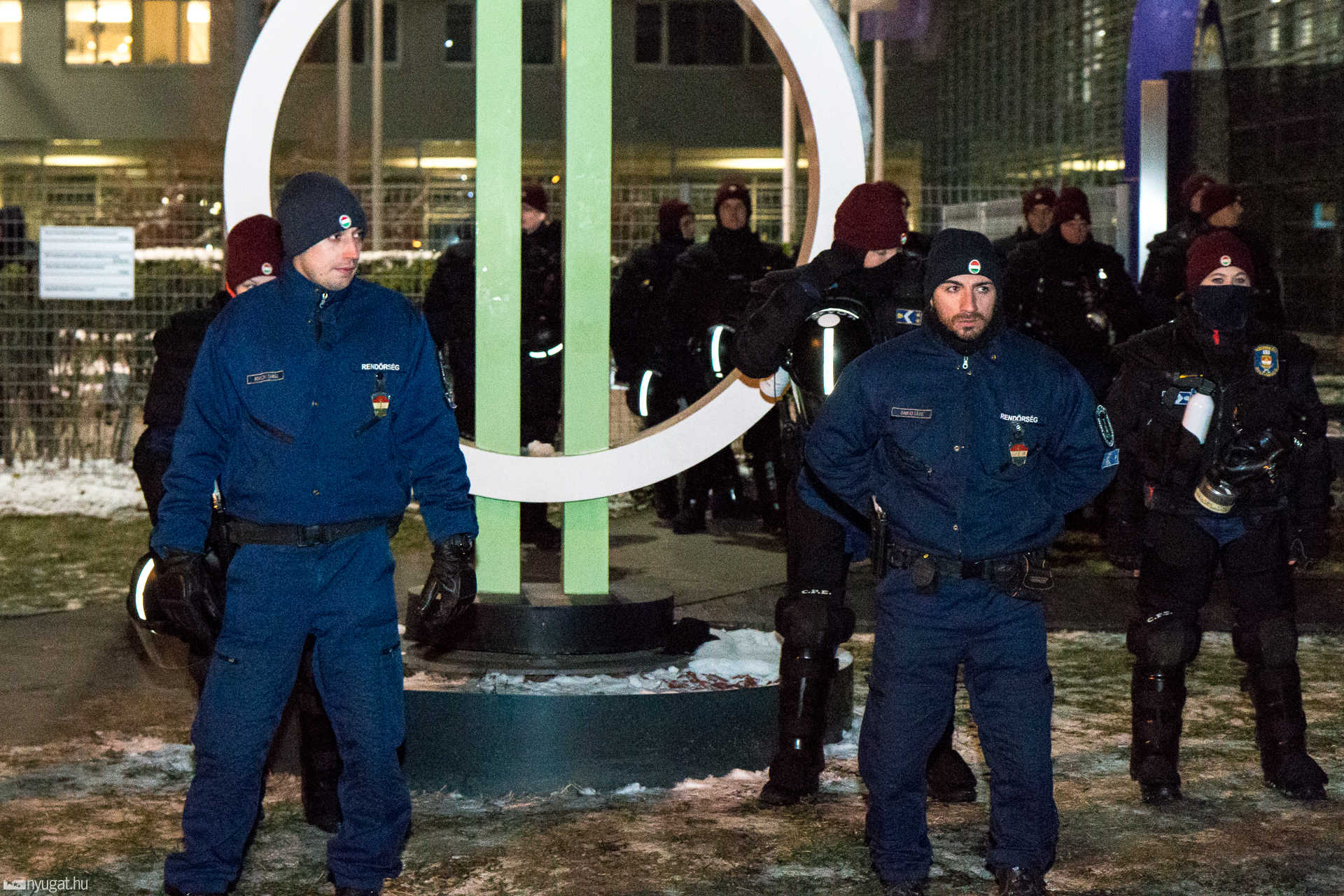 A december 17-ei, hétfői tüntetés képekben