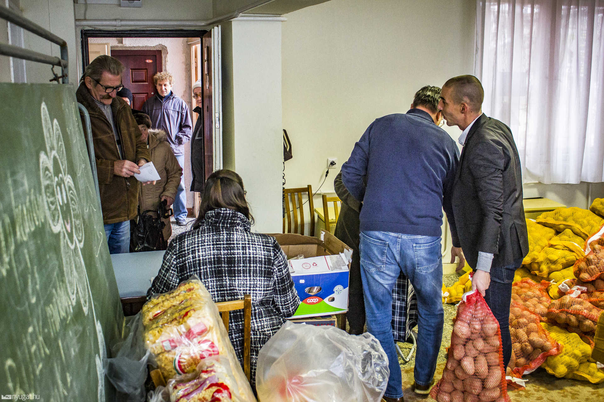 Derkovits Szűrcsapó Adományosztás
