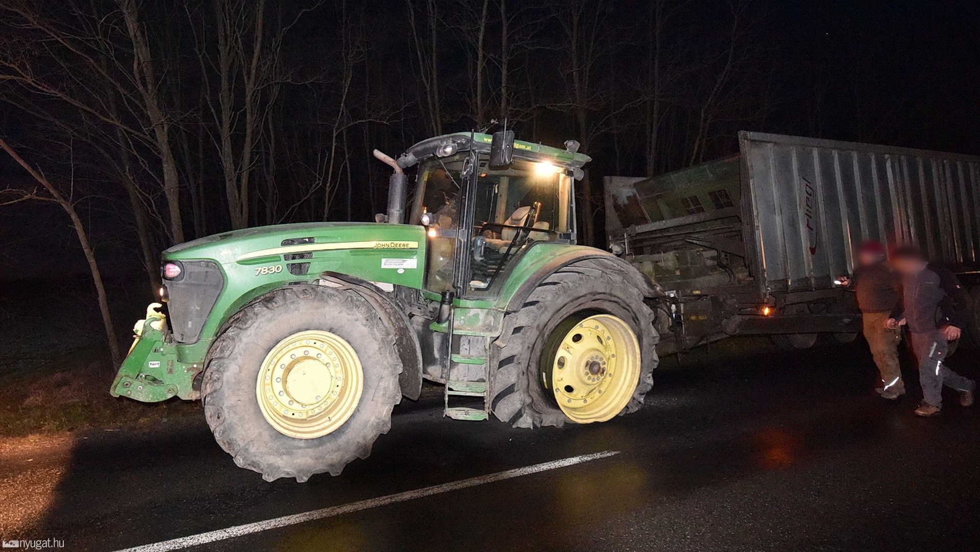 John Deere traktorról pattant Suzukinak egy Mazda Rábahídvég közelében