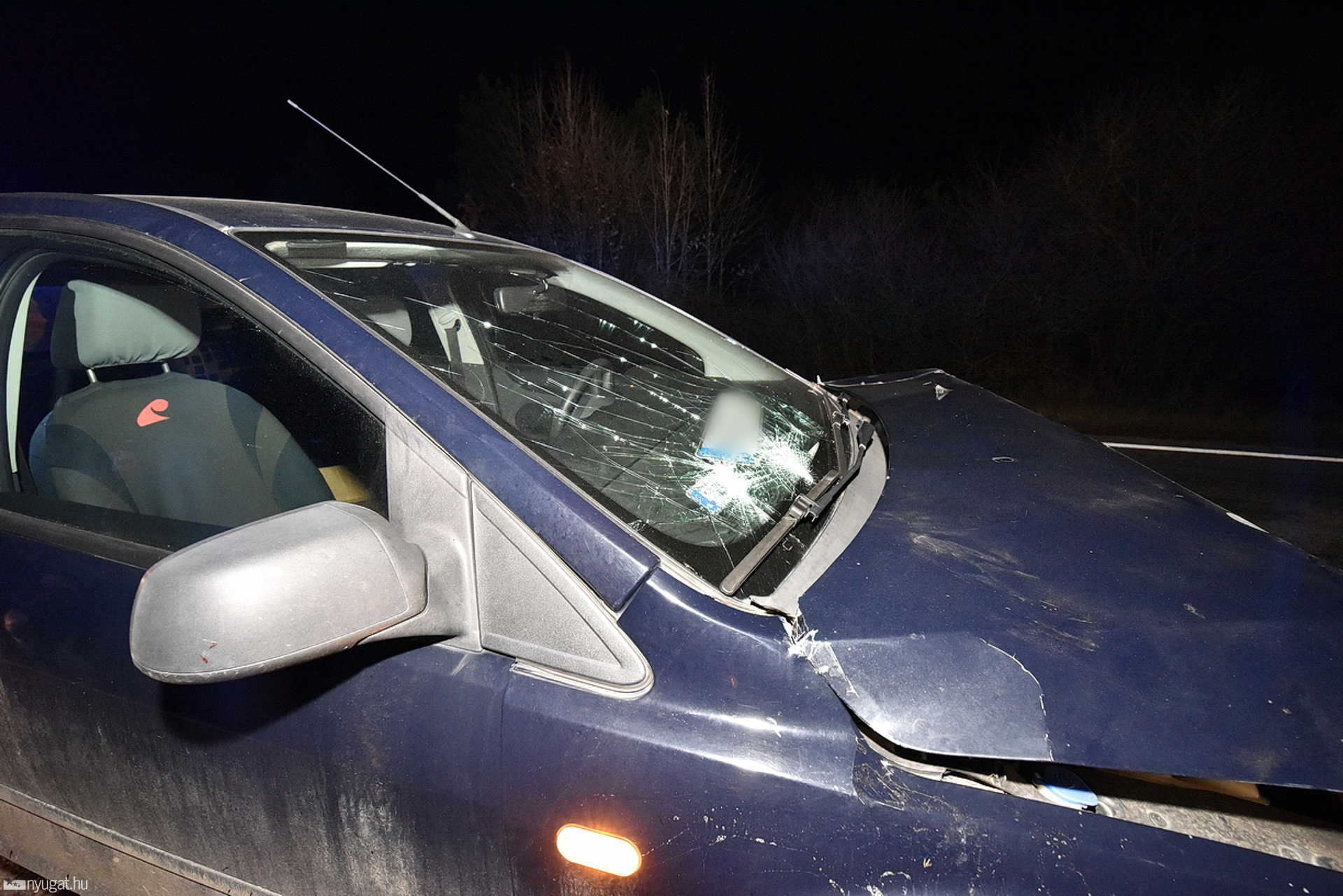 Kétszer ütközött a szarvassal egy Ford a 86-os főúton