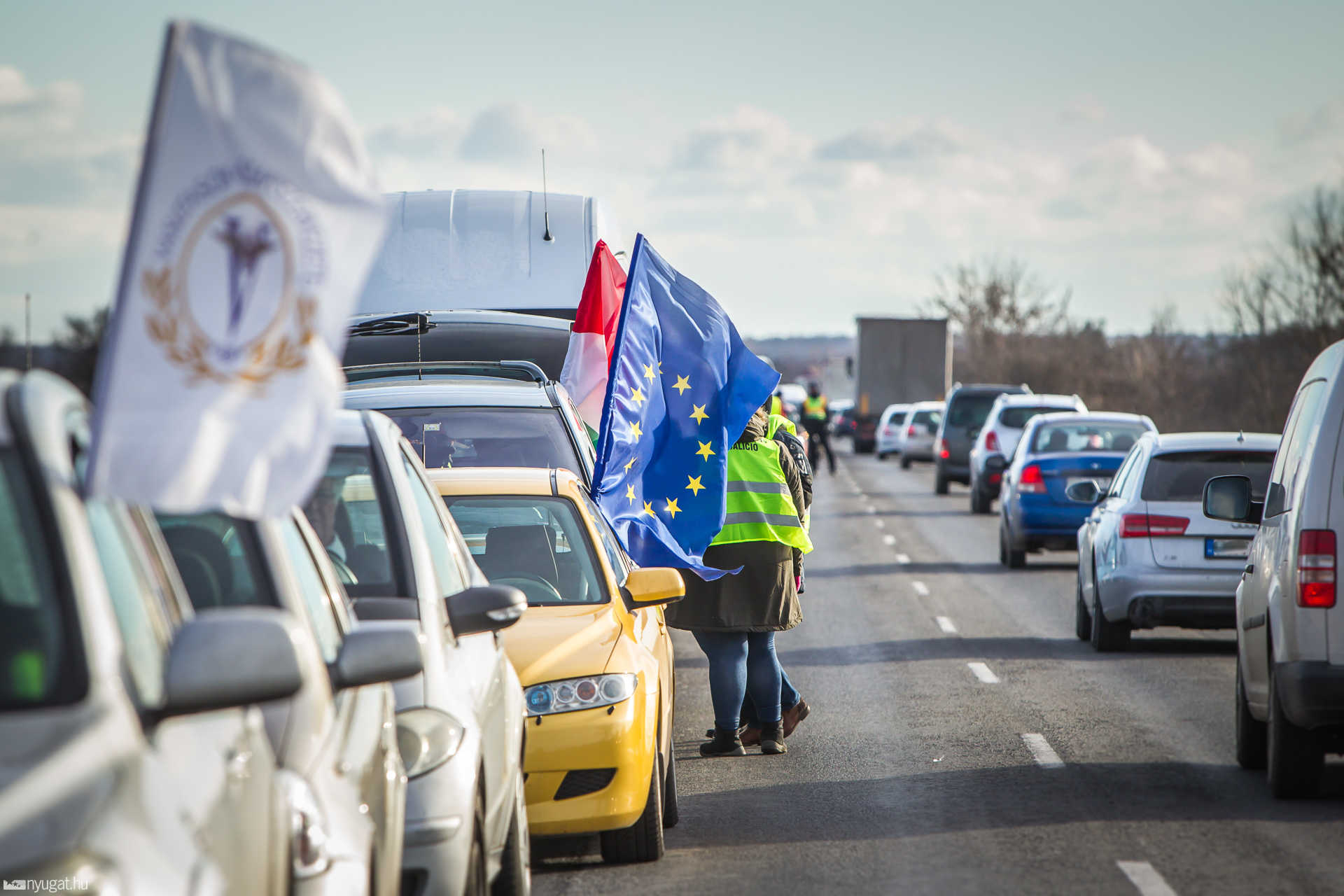 Forgalomlassító demonstráció 86 főút