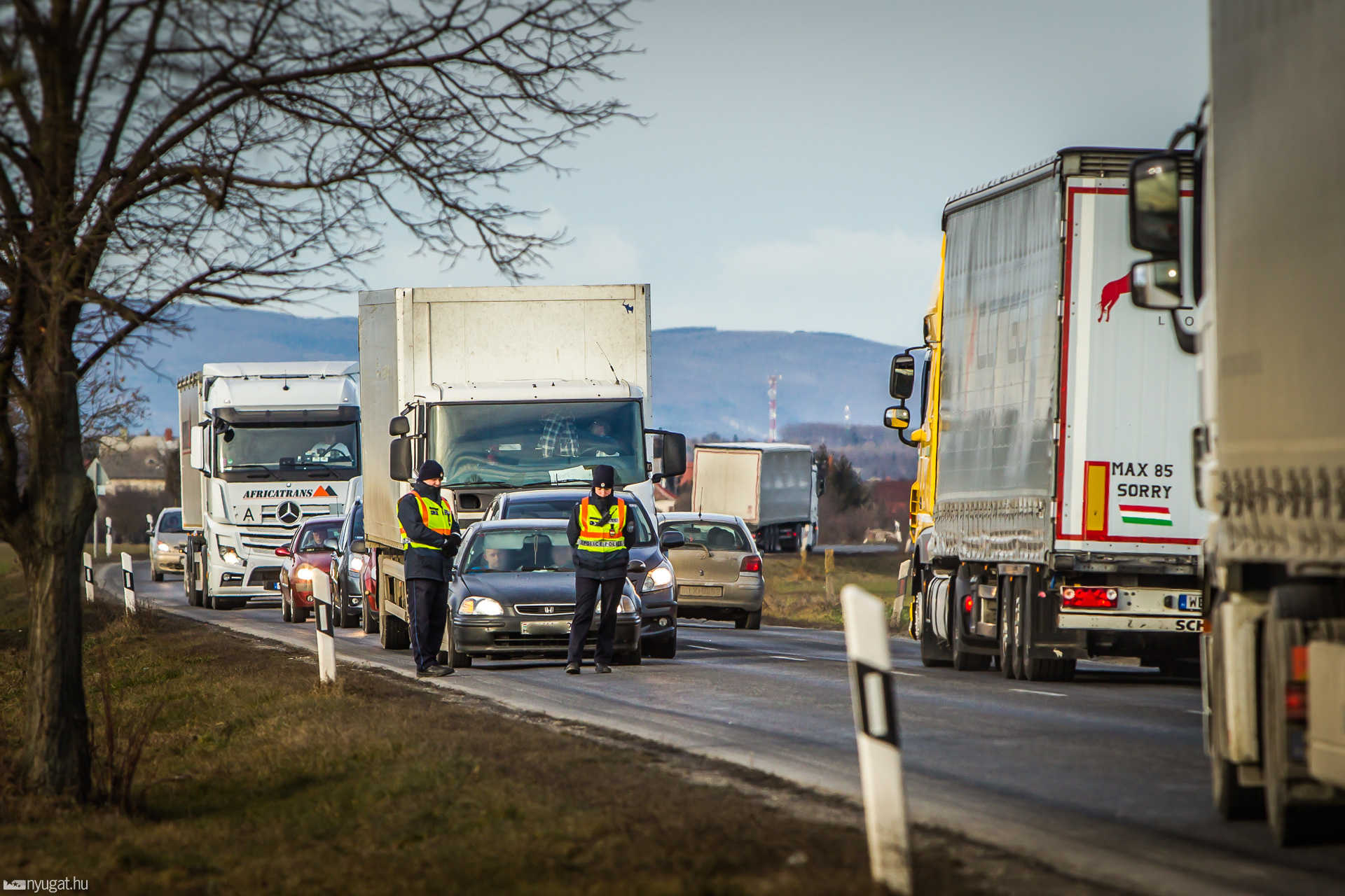 Forgalomlassító demonstráció 86 főút