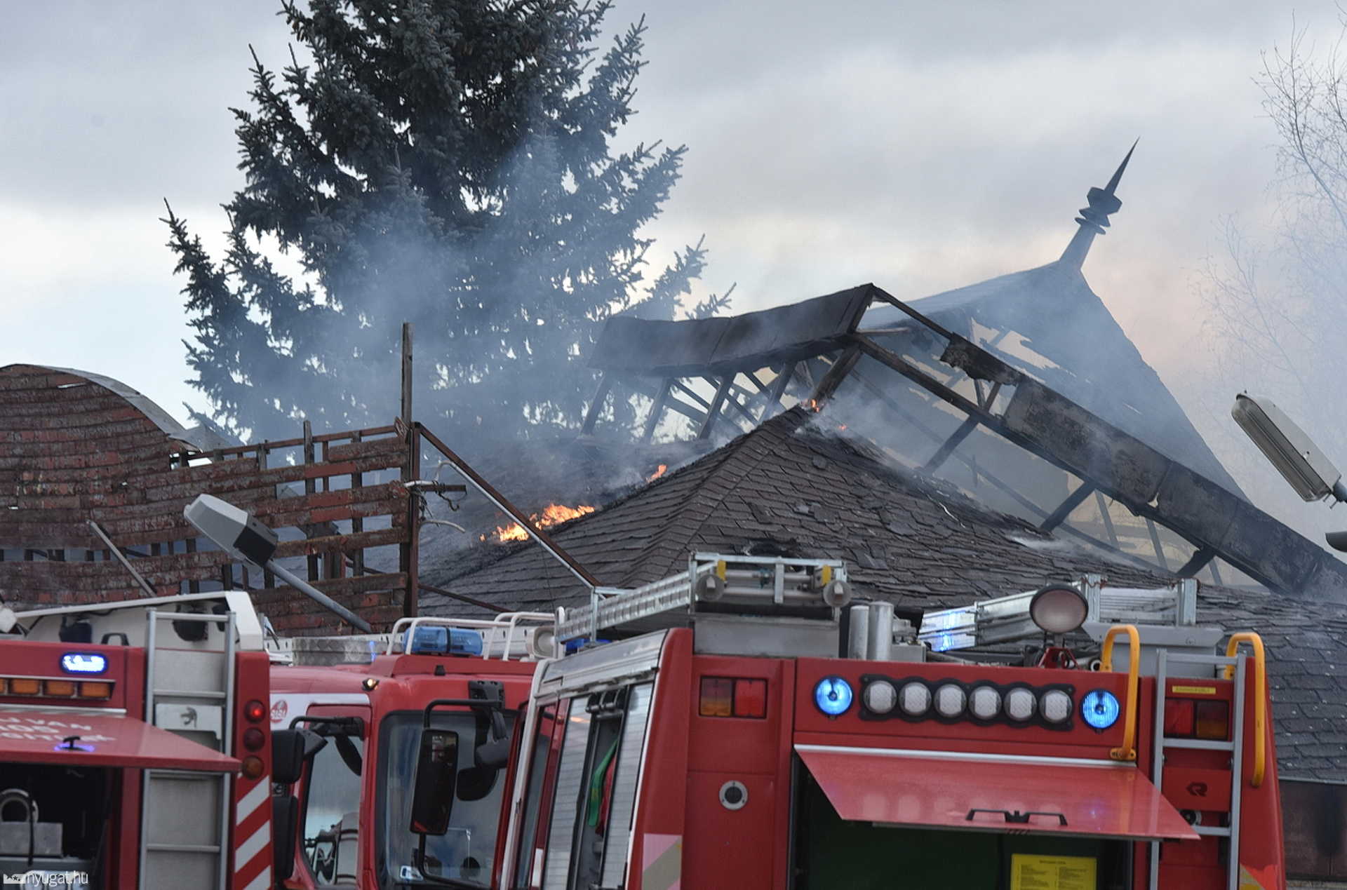 Teljesen leégett a volt Pagoda étterem
