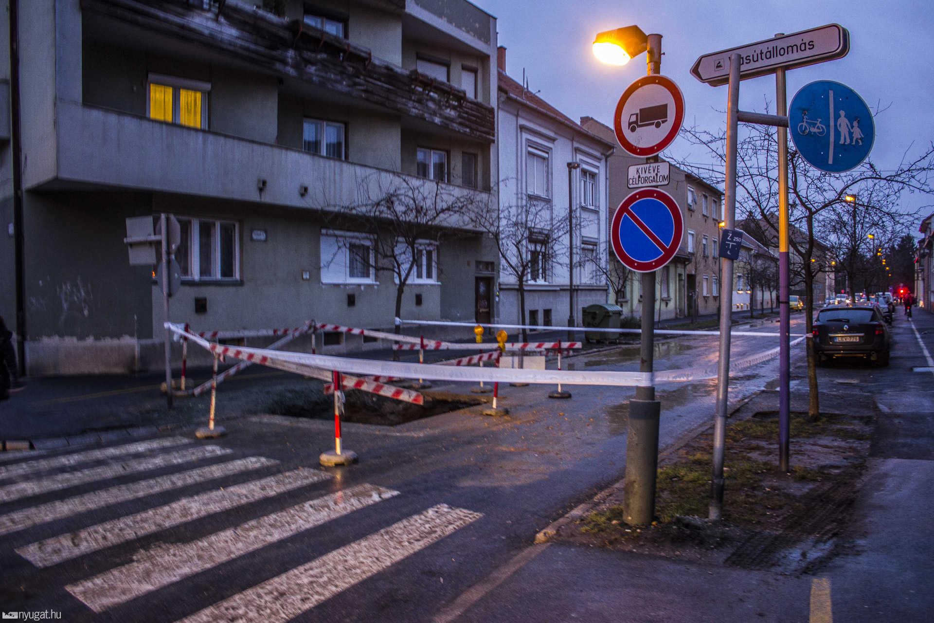 Útlezárás a Nádasdy utcában