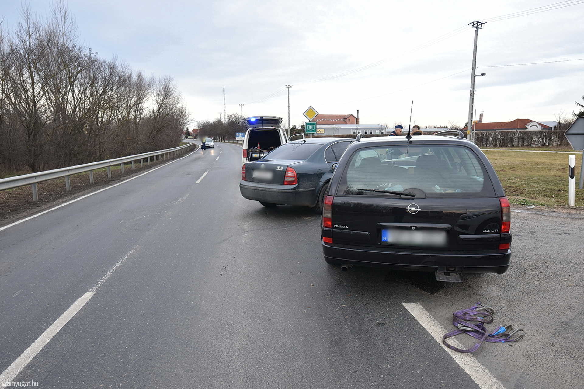Opel elé kanyarodott egy Skoda Rábapatynál, a 84-es főúton