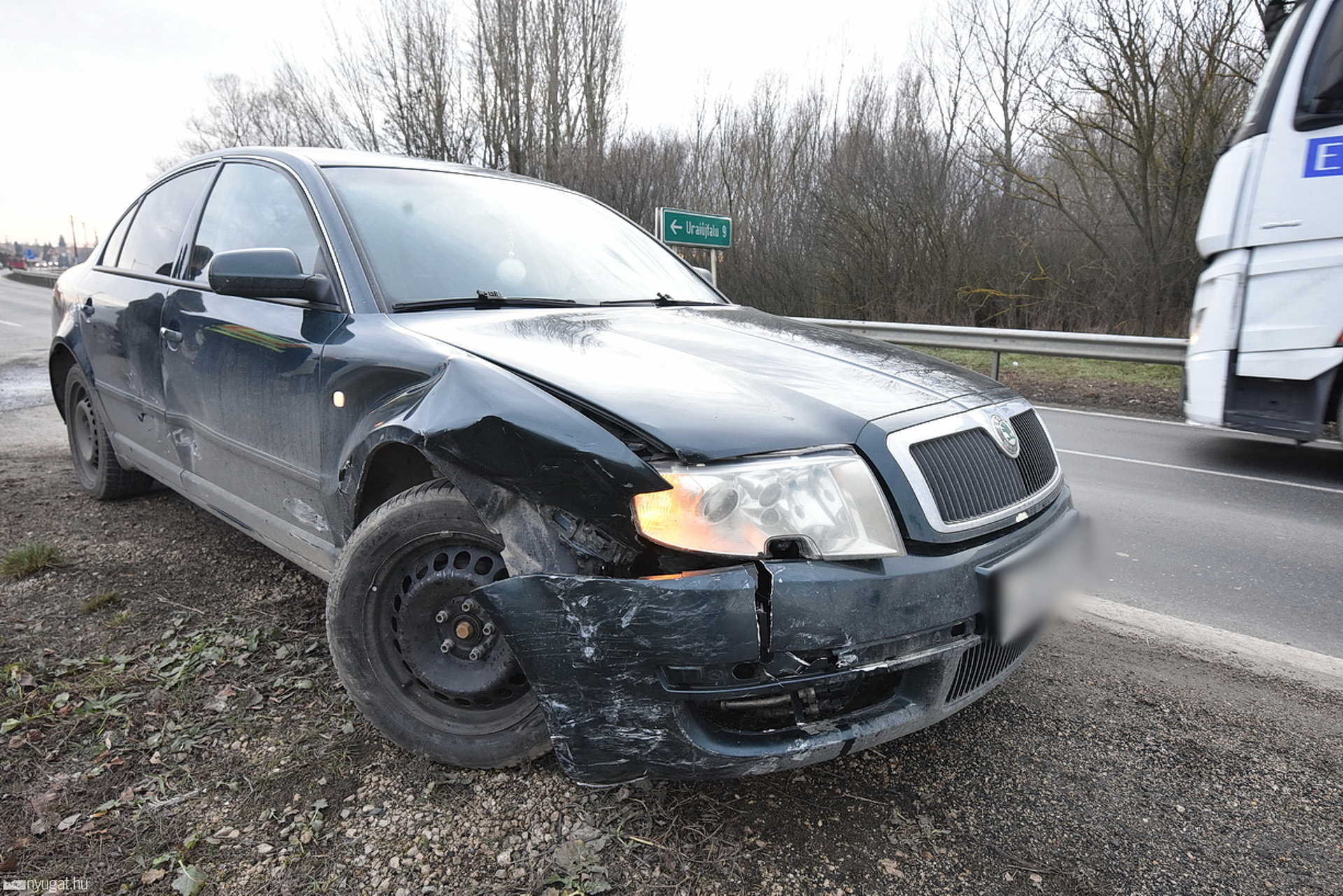 Opel elé kanyarodott egy Skoda Rábapatynál, a 84-es főúton
