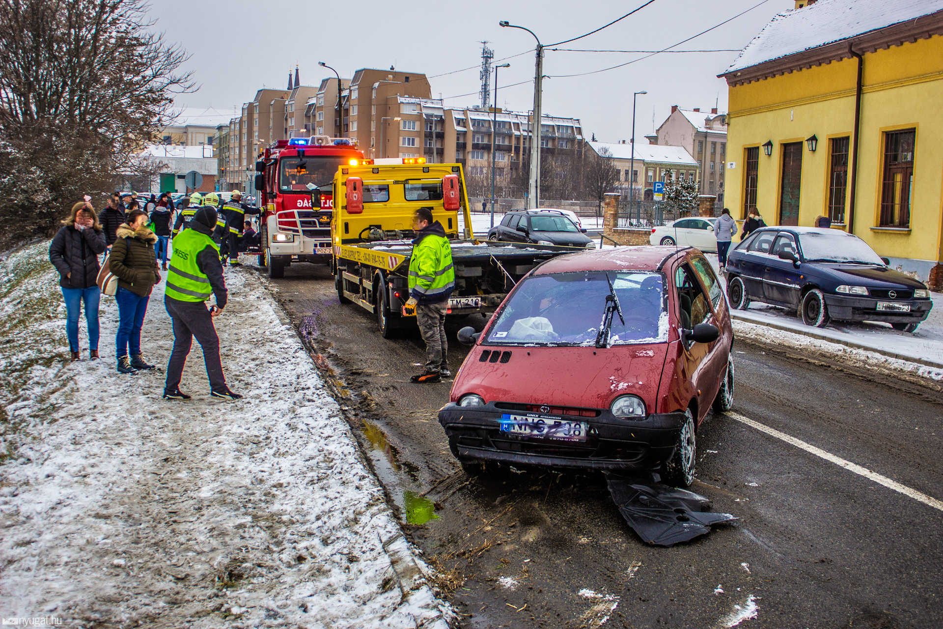 Perintbe csúszott autó