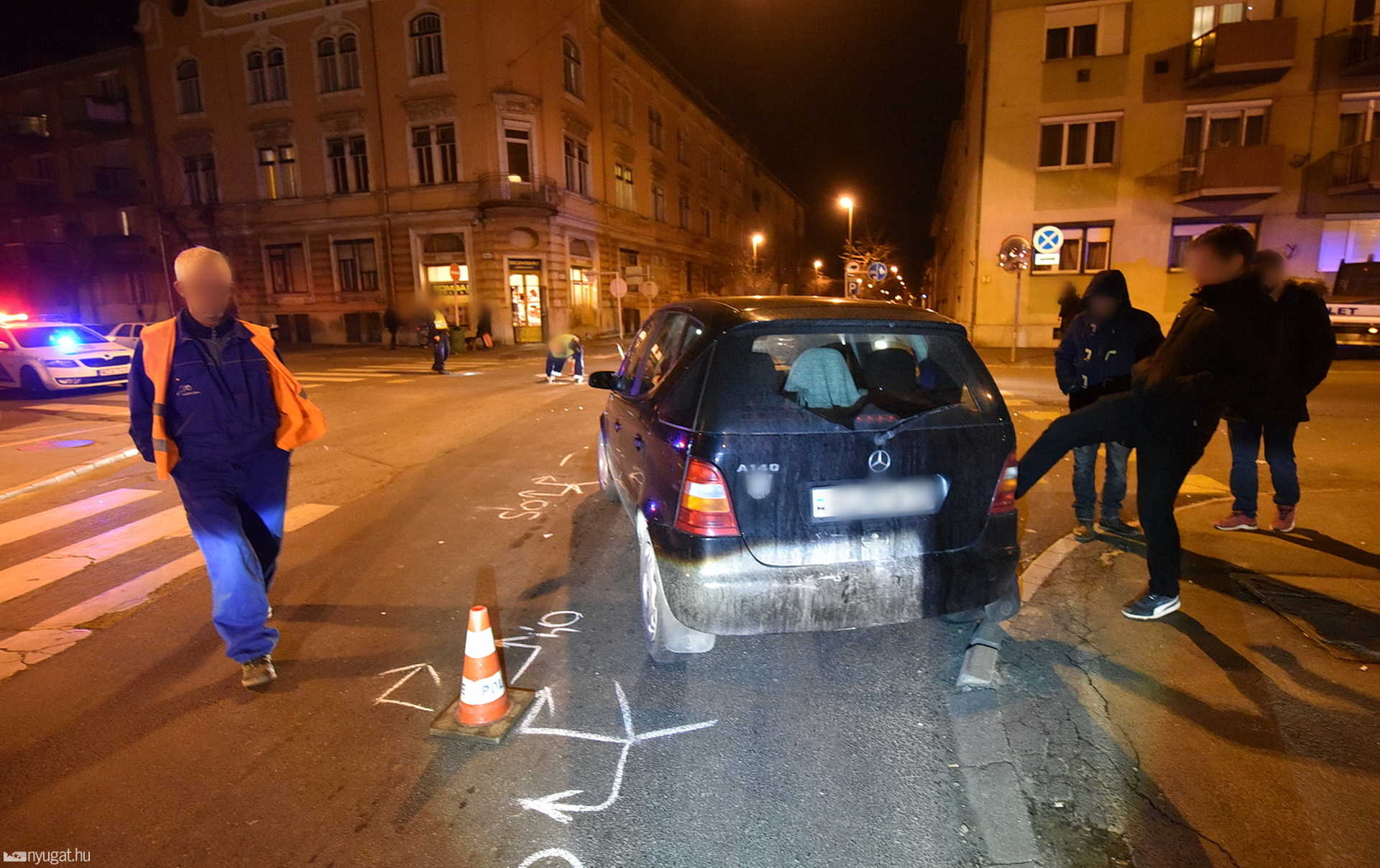 Egy ember megsérült, négy autó megrongálódott Szombathelyen