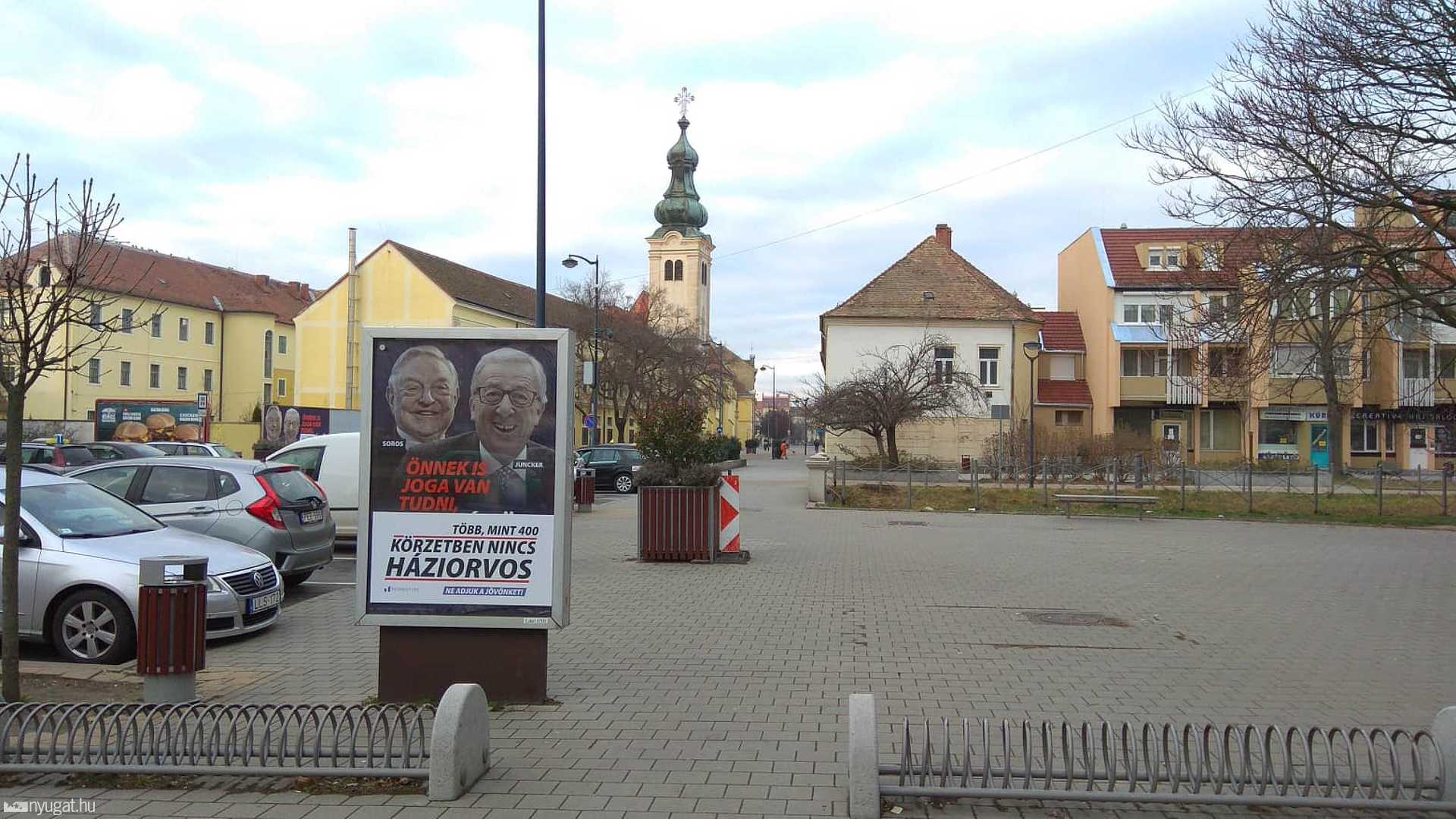 Momentum plakát ragasztása
