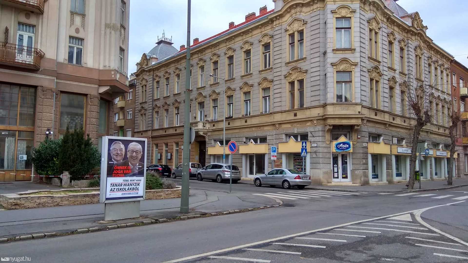 Momentum plakát ragasztása