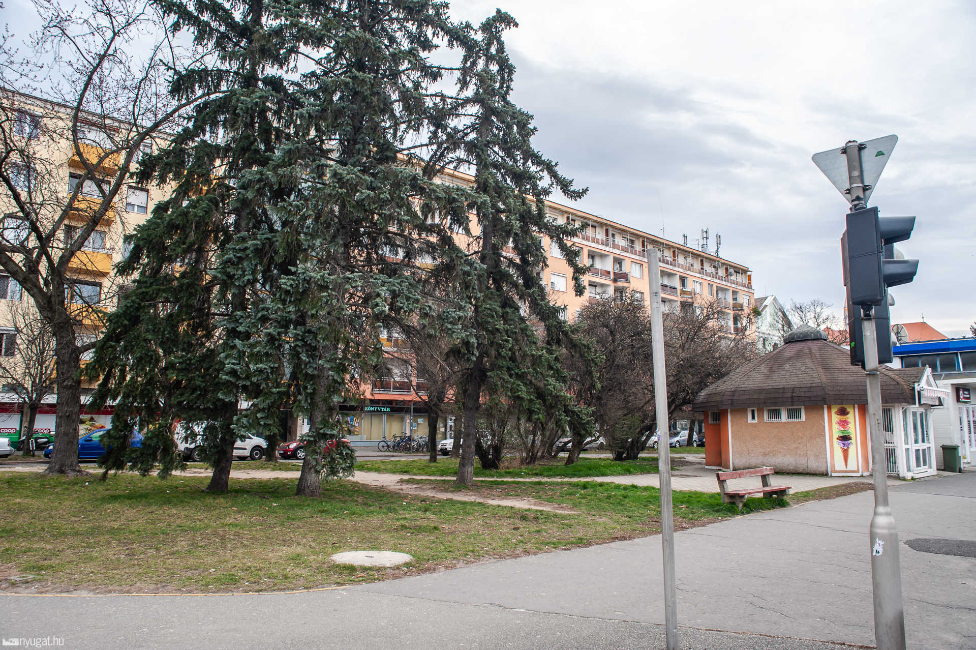Ady téri EU-s tábla nyoma