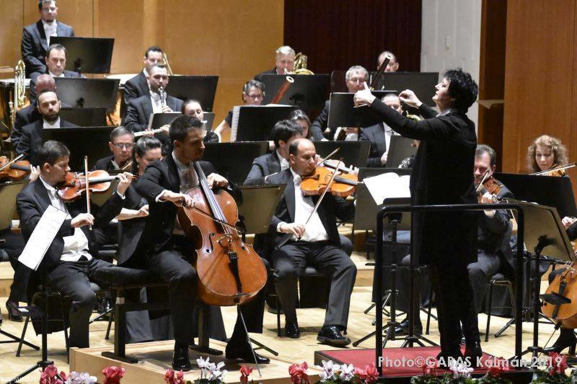 Nőnapi romantikus koncert női karmesterrel a Bartók Teremben