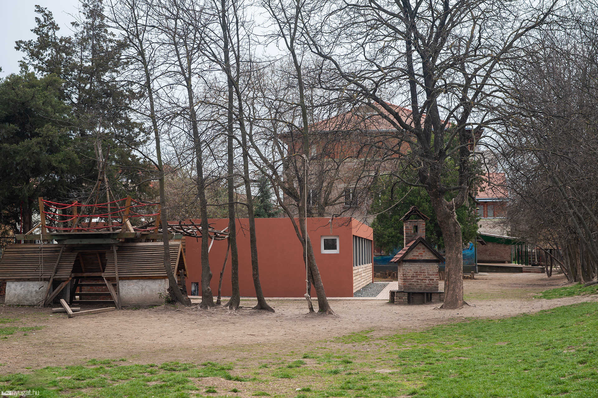 Waldorf konténer felújítás