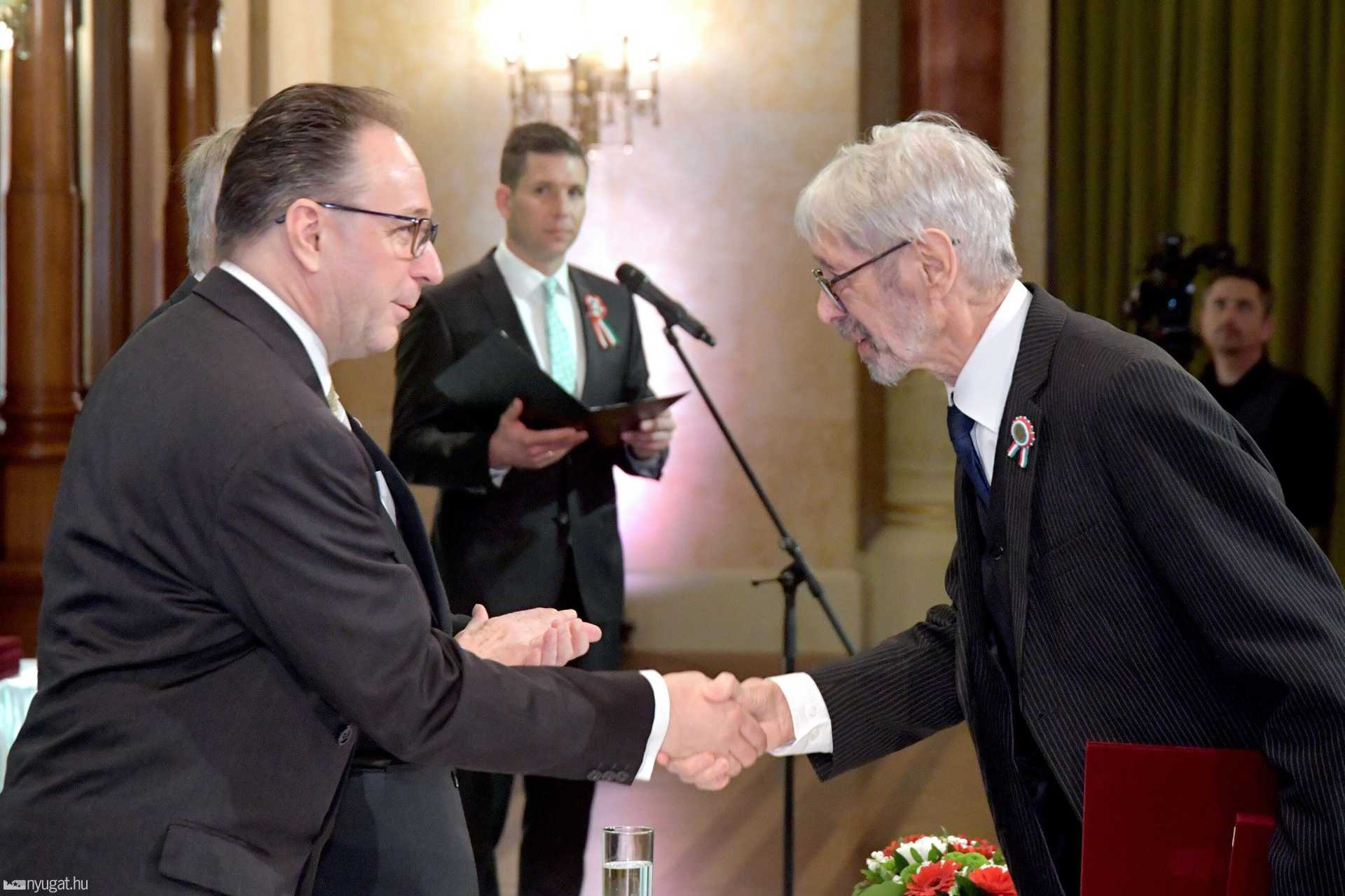 Fekete Péter és Devecsery László