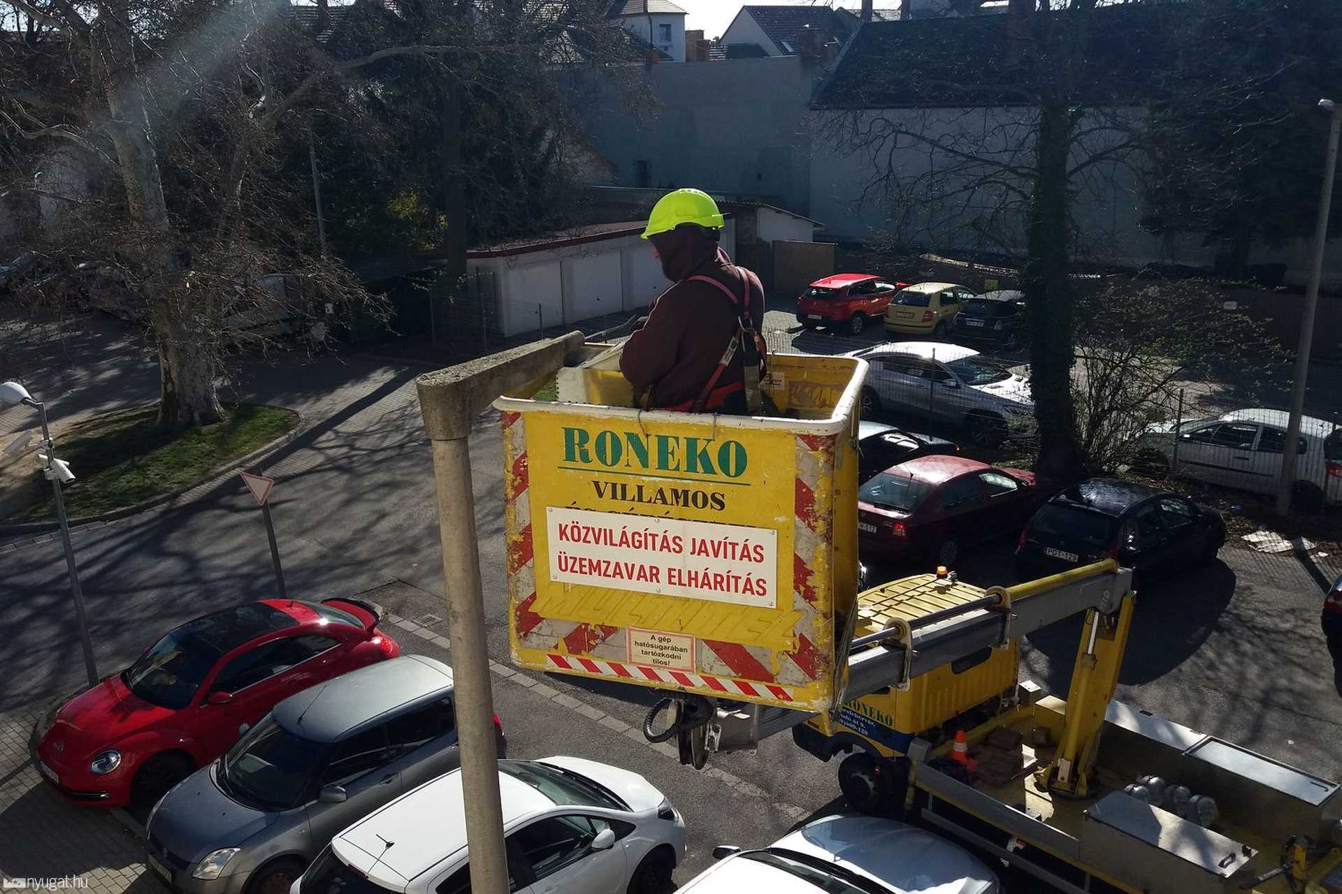 Lámpatest cseréje 