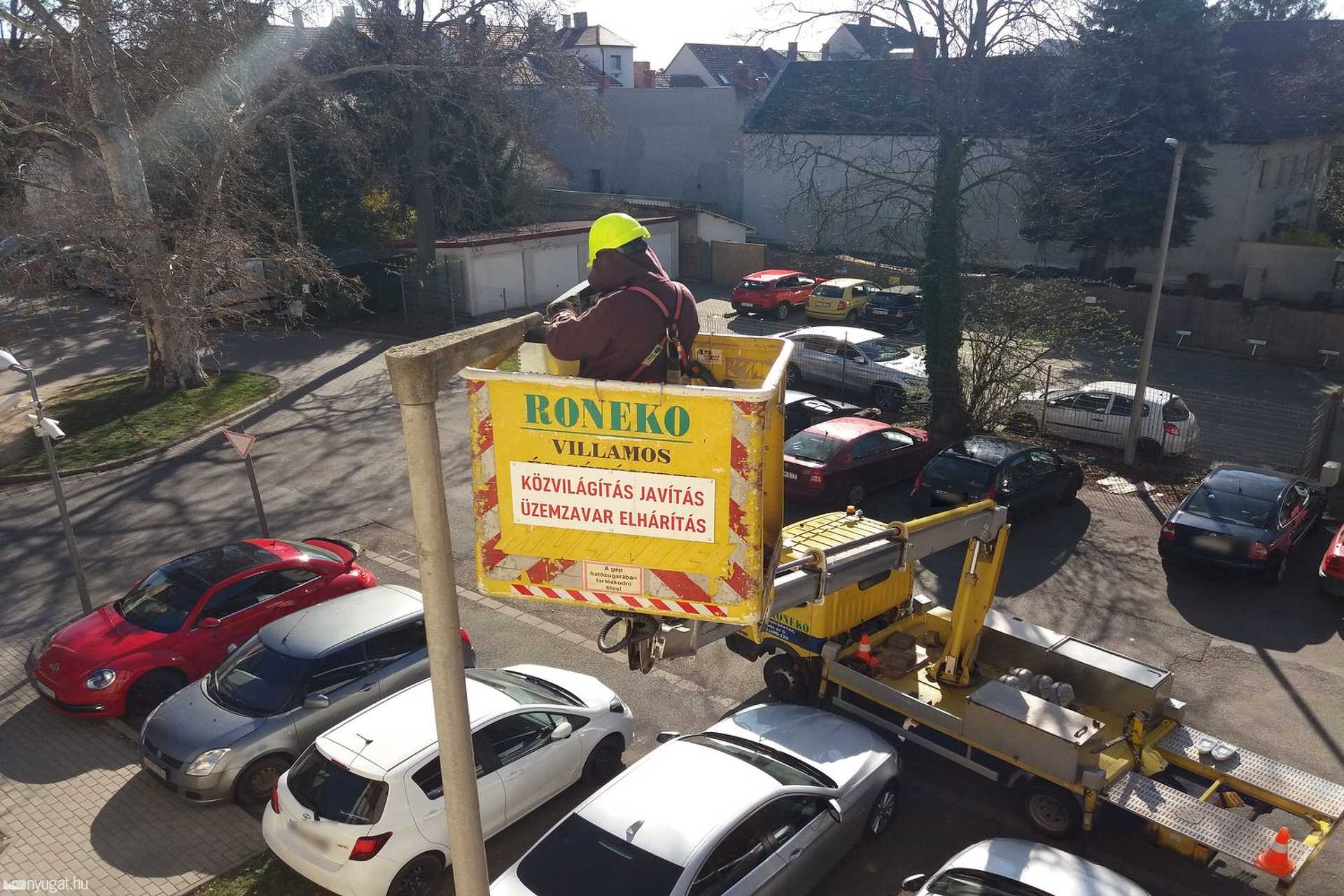 Lámpatest cseréje 