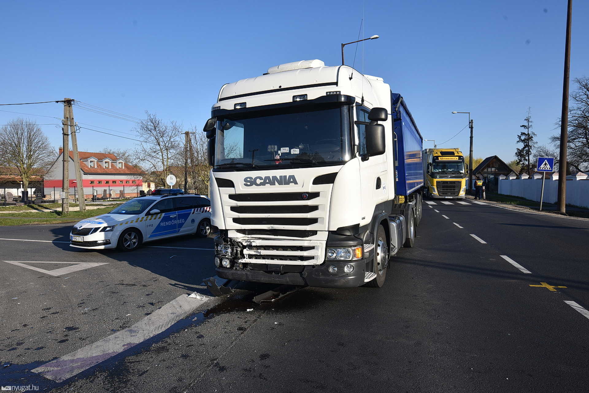 Kamion elé hajtott egy Renault Balogunyomban