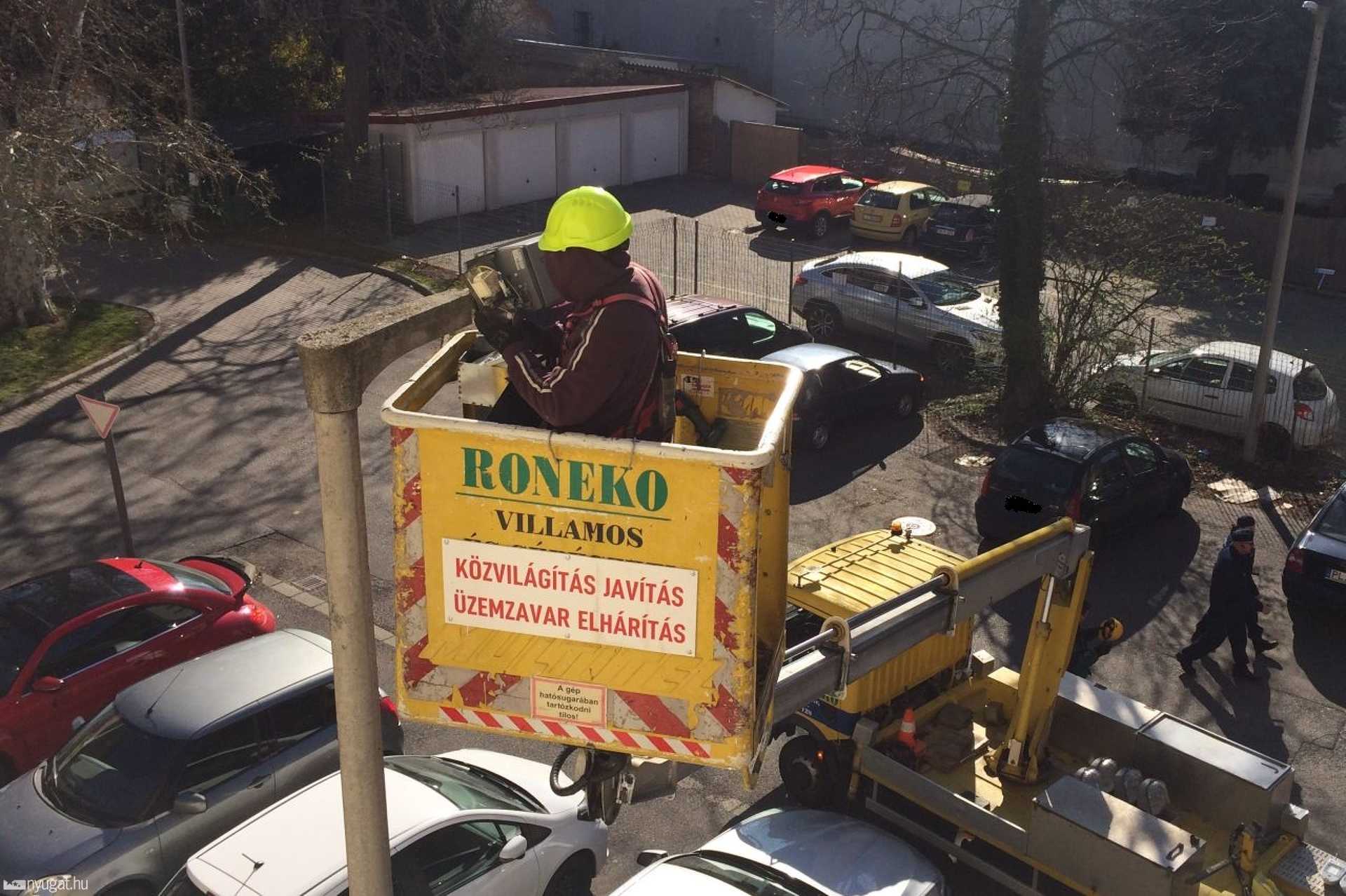 Lámpatestek cseréje