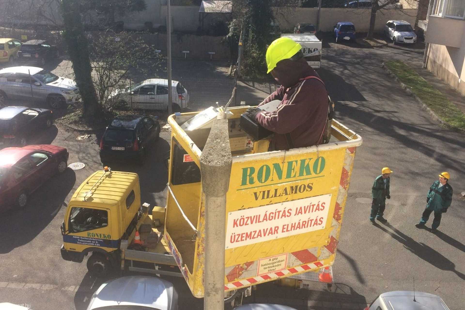 Lámpatestek cseréje