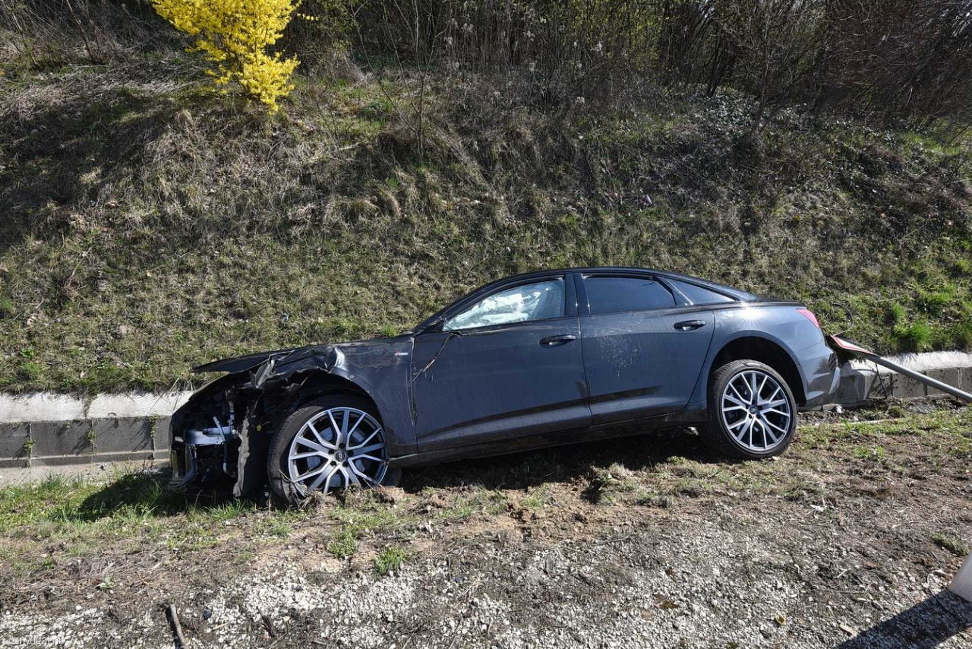 Árokba csapódott egy Audi Vasvárnál