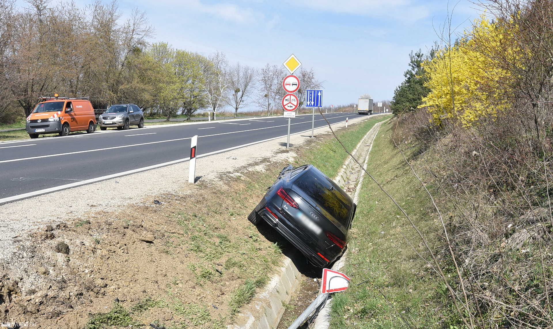 Árokba csapódott egy Audi Vasvárnál 