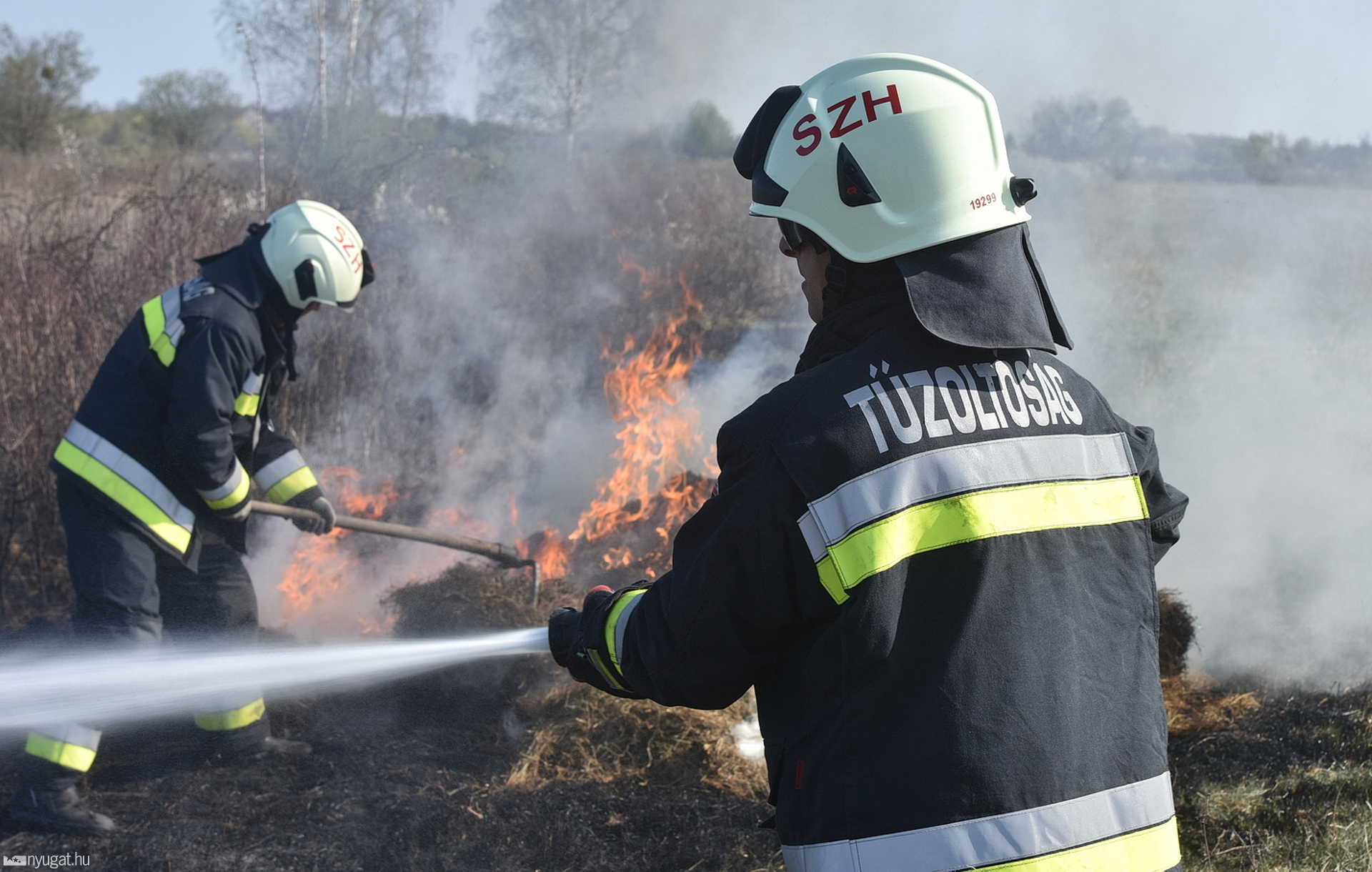 Több hektáron lángolt az aljnövényzet Gencsapátinál 
