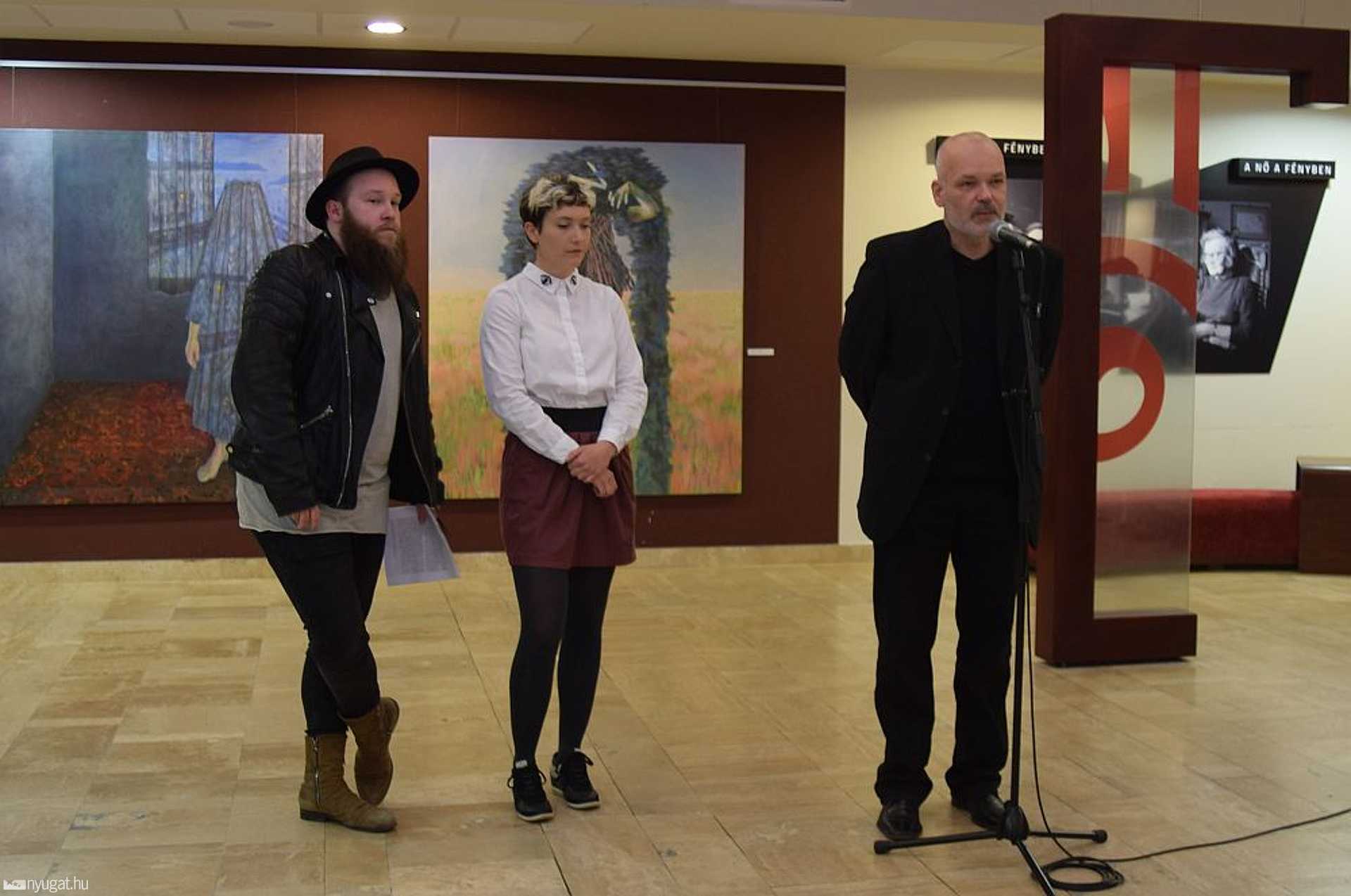 Horváth Zsófia kiállítása a szombathelyi színházban