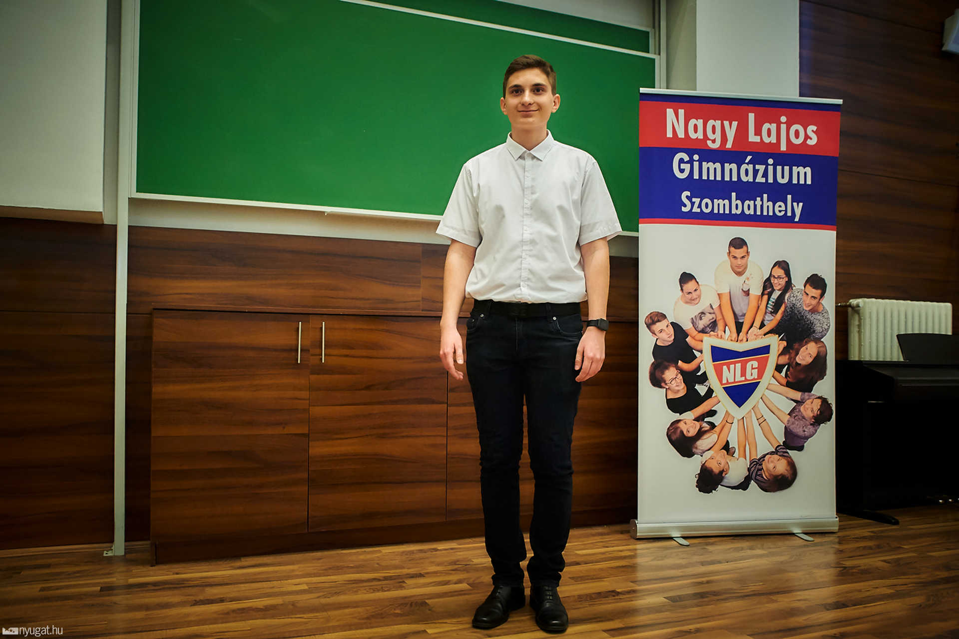 Költészet napi Kortárs vesrmondó verseny az NLG-ben