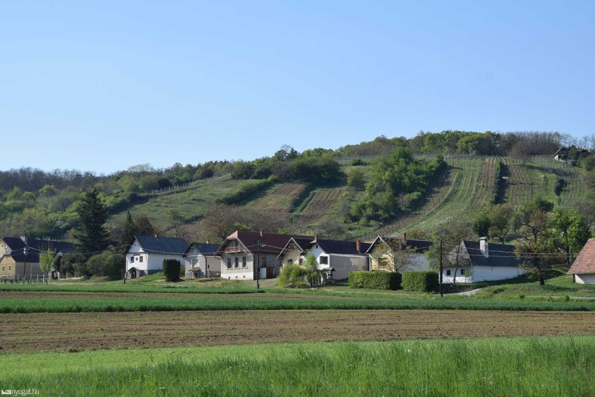 Vas-hegyi kilátó az osztrák oldalon (Weinblick)