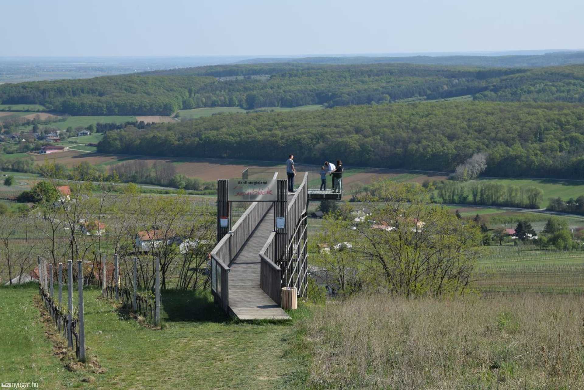 Vas-hegyi kilátó az osztrák oldalon (Weinblick)
