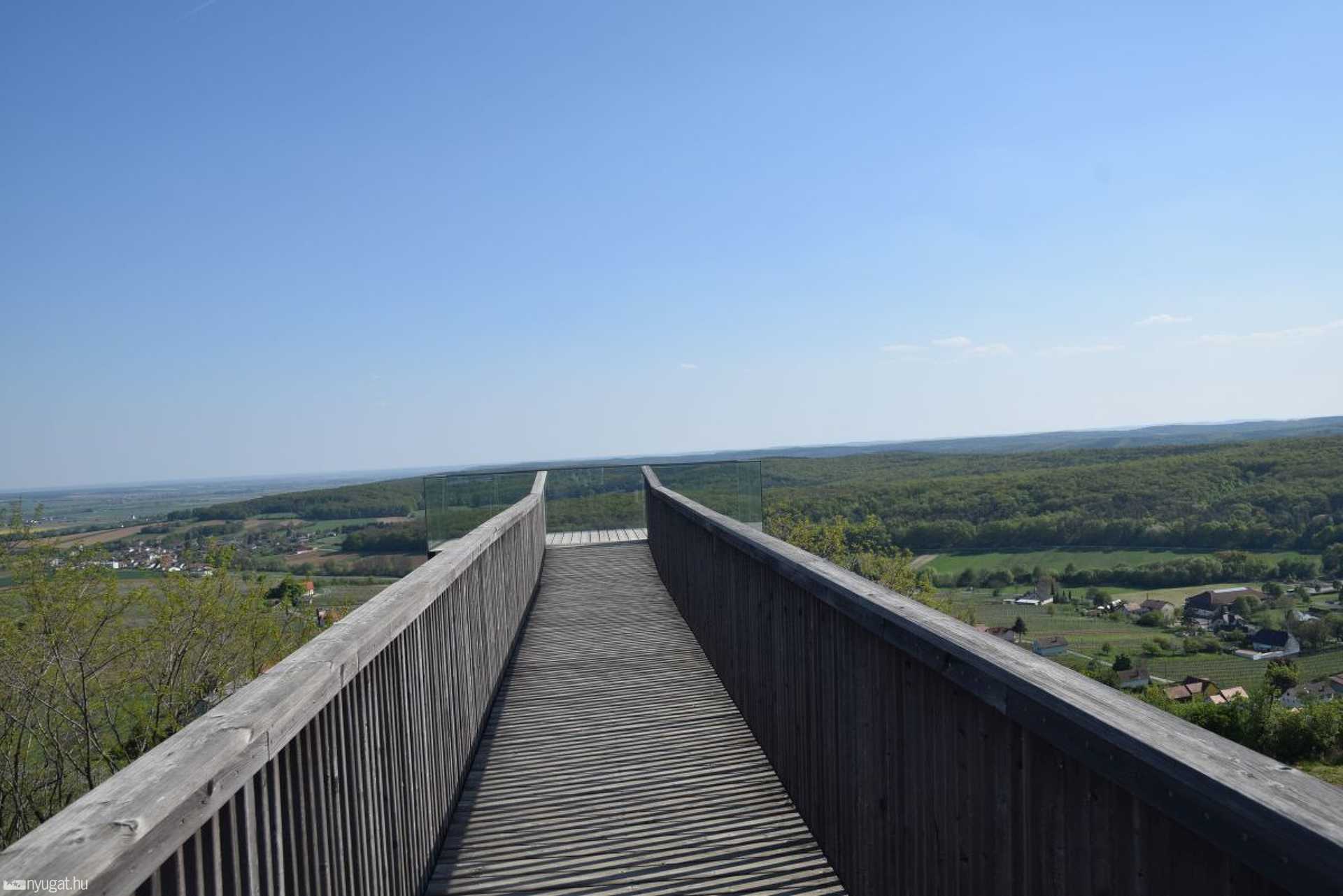 Vas-hegyi kilátó az osztrák oldalon (Weinblick)