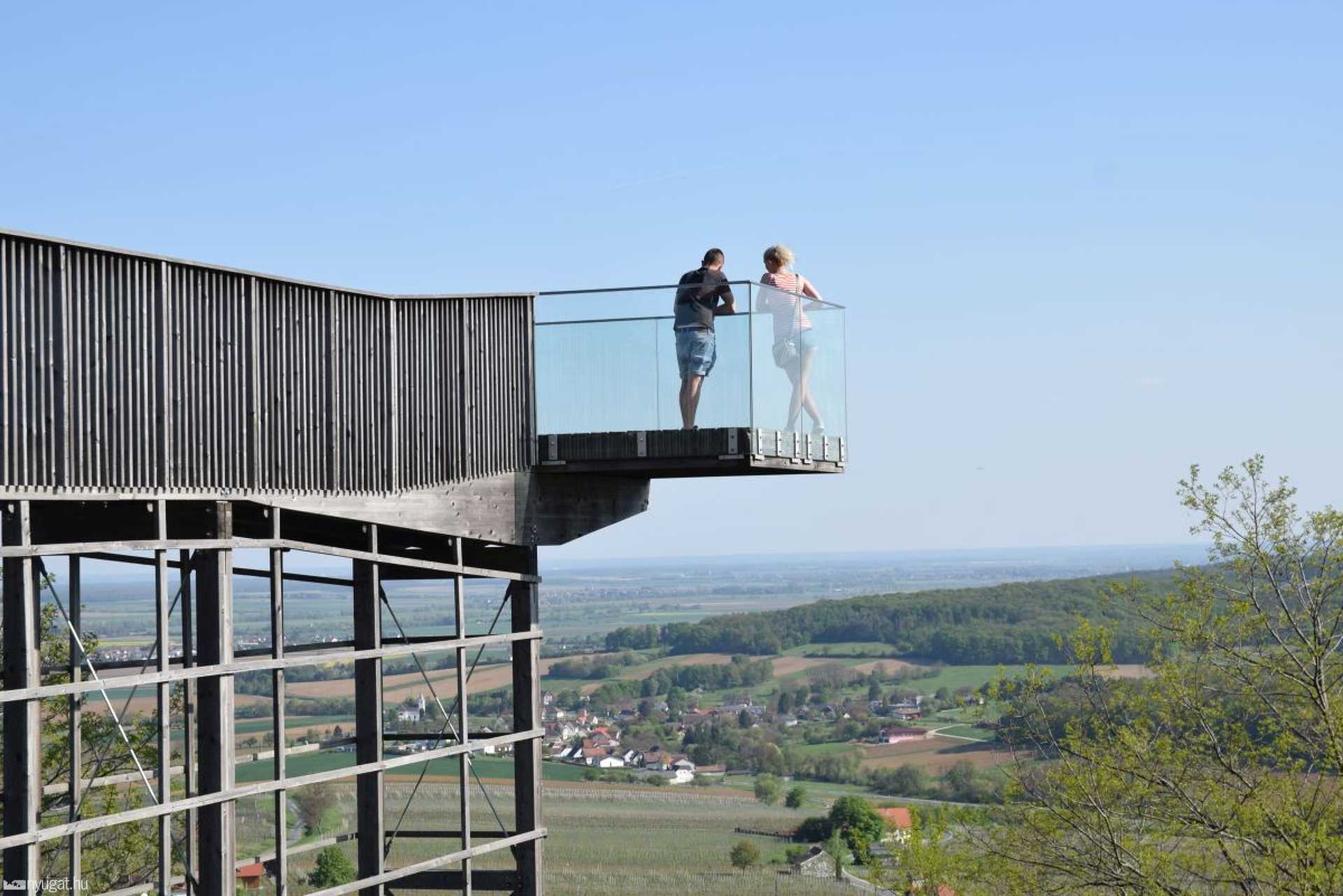 Vas-hegyi kilátó az osztrák oldalon (Weinblick)