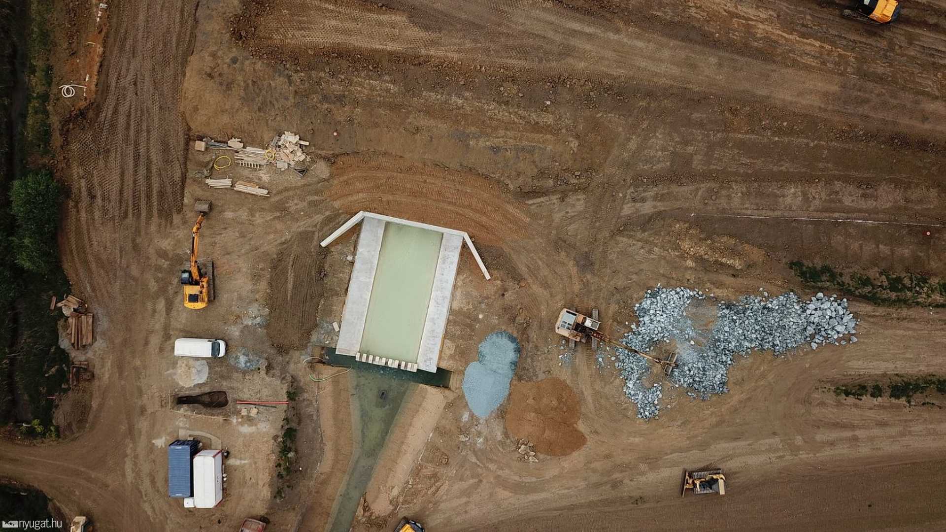 Légifotókon az épülő dozmati víztározó