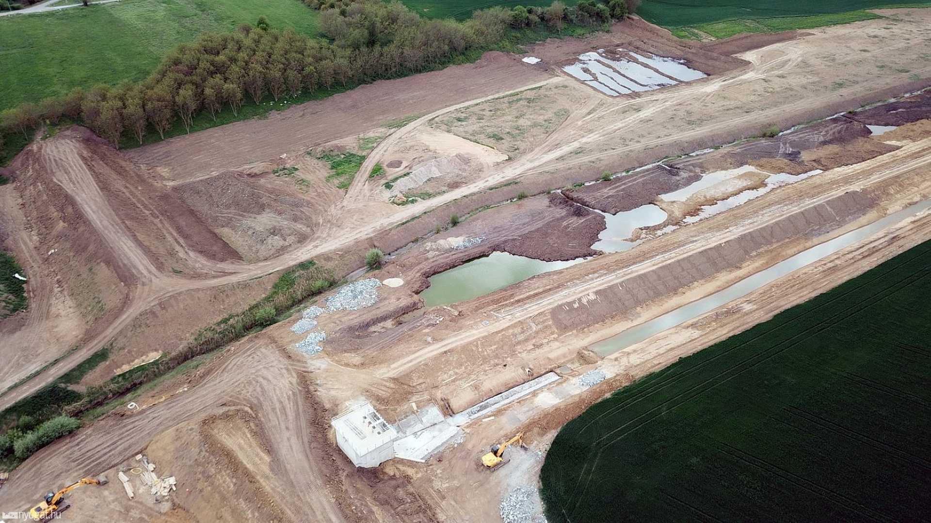 Légifotókon az épülő dozmati víztározó
