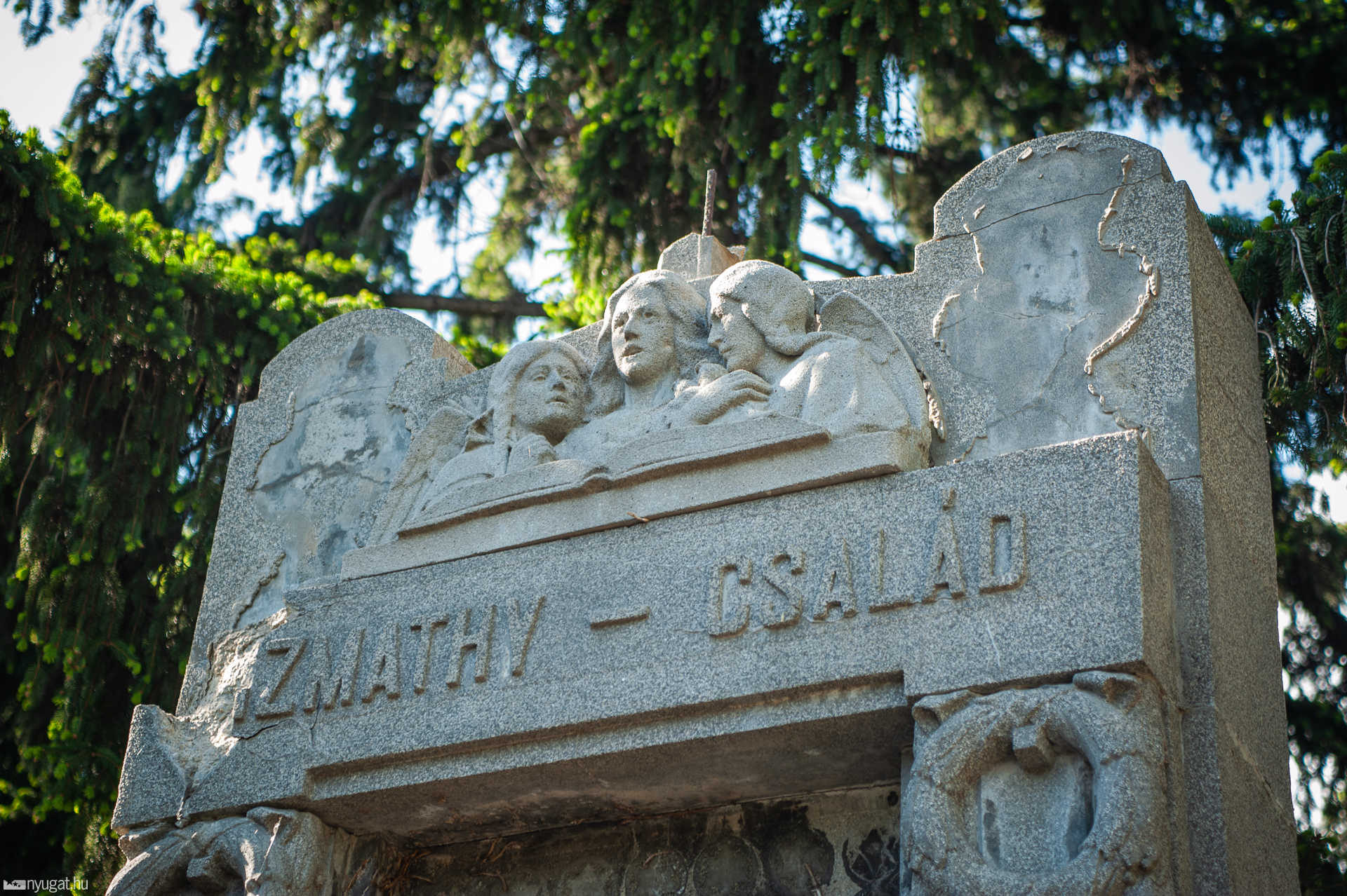 Anyák napi séta a Szent Márton temetőben