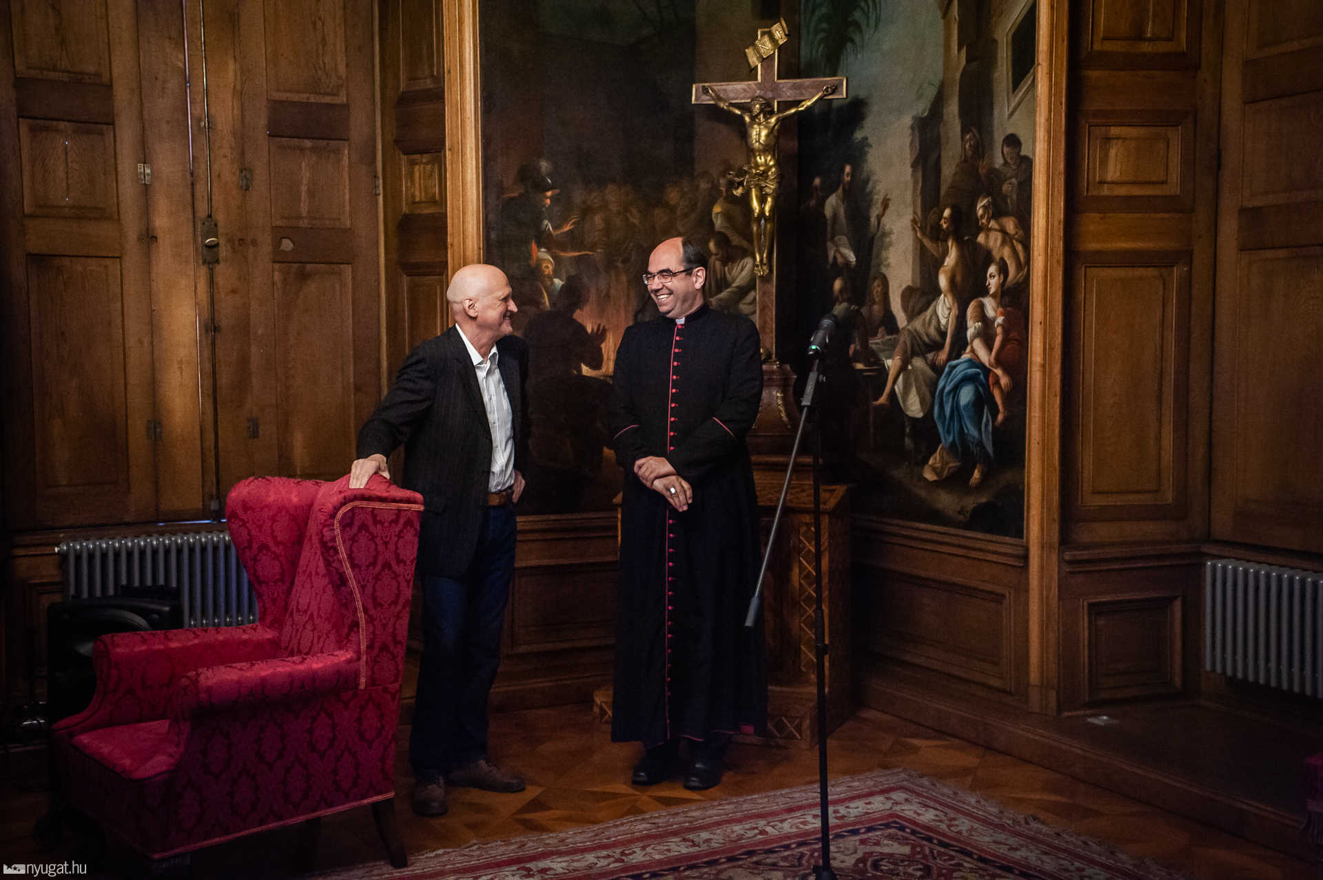 Festményátadó a püspöki palotában