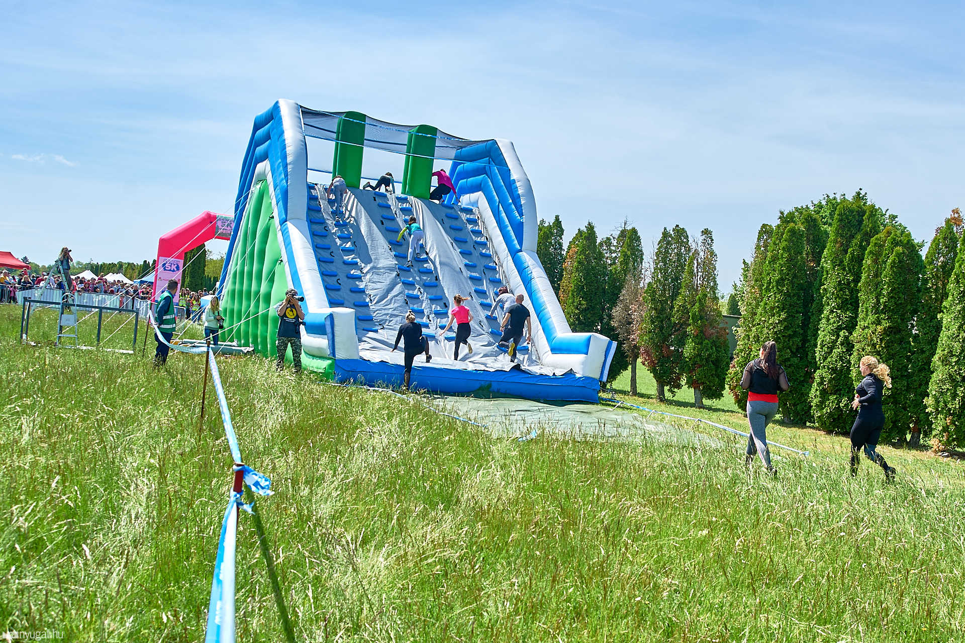 CRAZY5K futó akadályverseny a reptéren