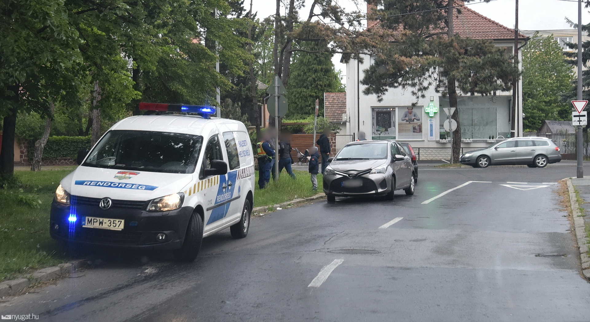 Nissan hajtott Renault elé Szombathely határában