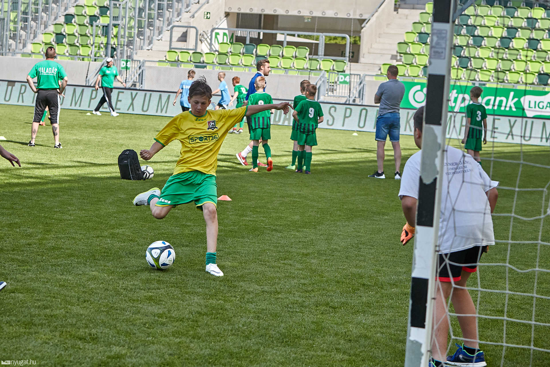 Gyermeknapi focibajnokság a Haladás stadionban