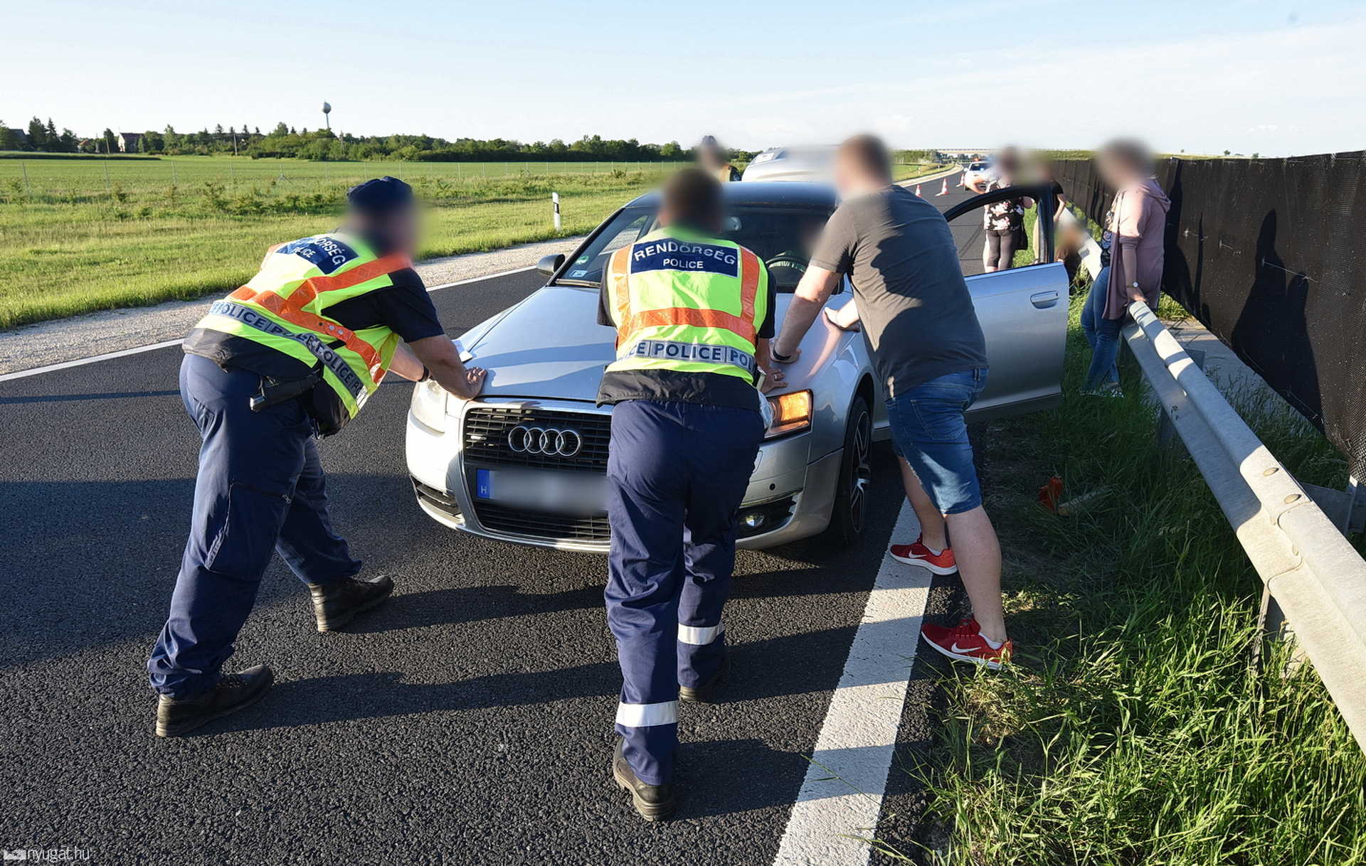 Vészfékező Audinak ütközött egy Ford az M86-oson