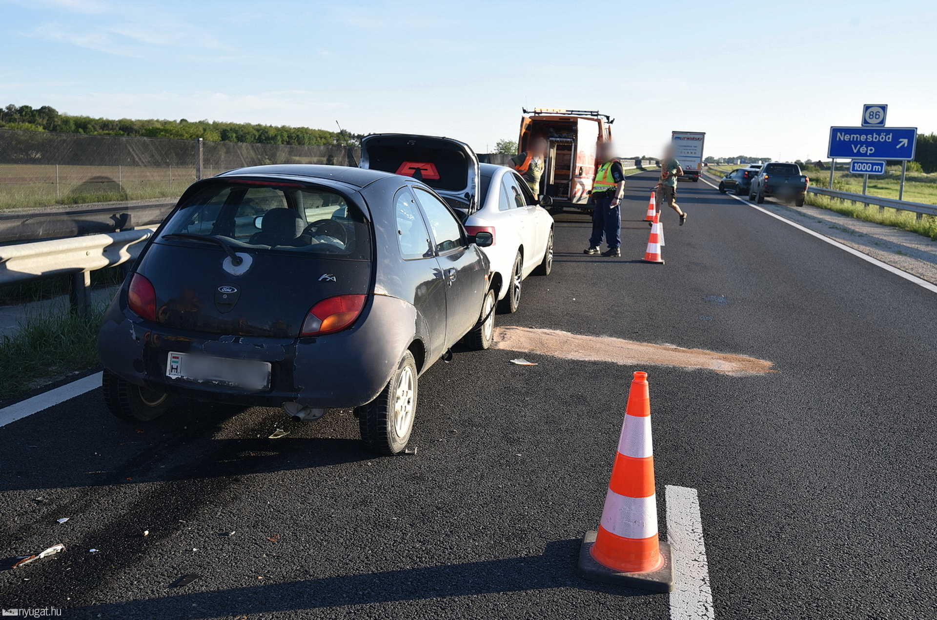 Vészfékező Audinak ütközött egy Ford az M86-oson