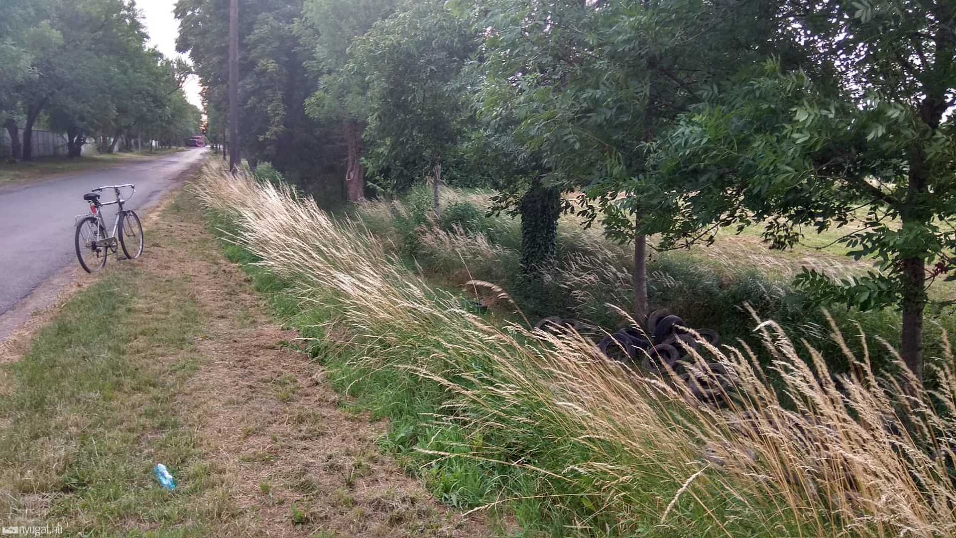 Kiszórt gumiabroncsok a Kenderesi utcában