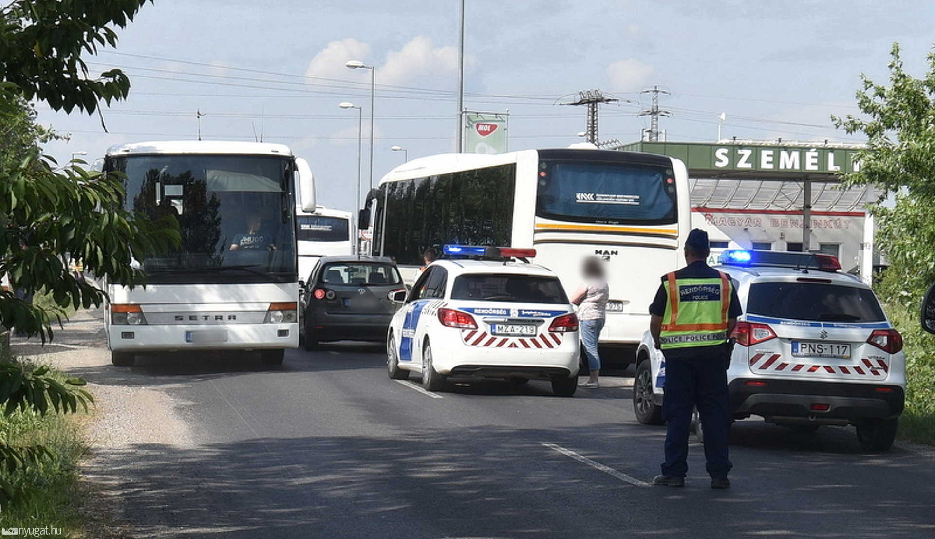Fennakadt két busz között a VW