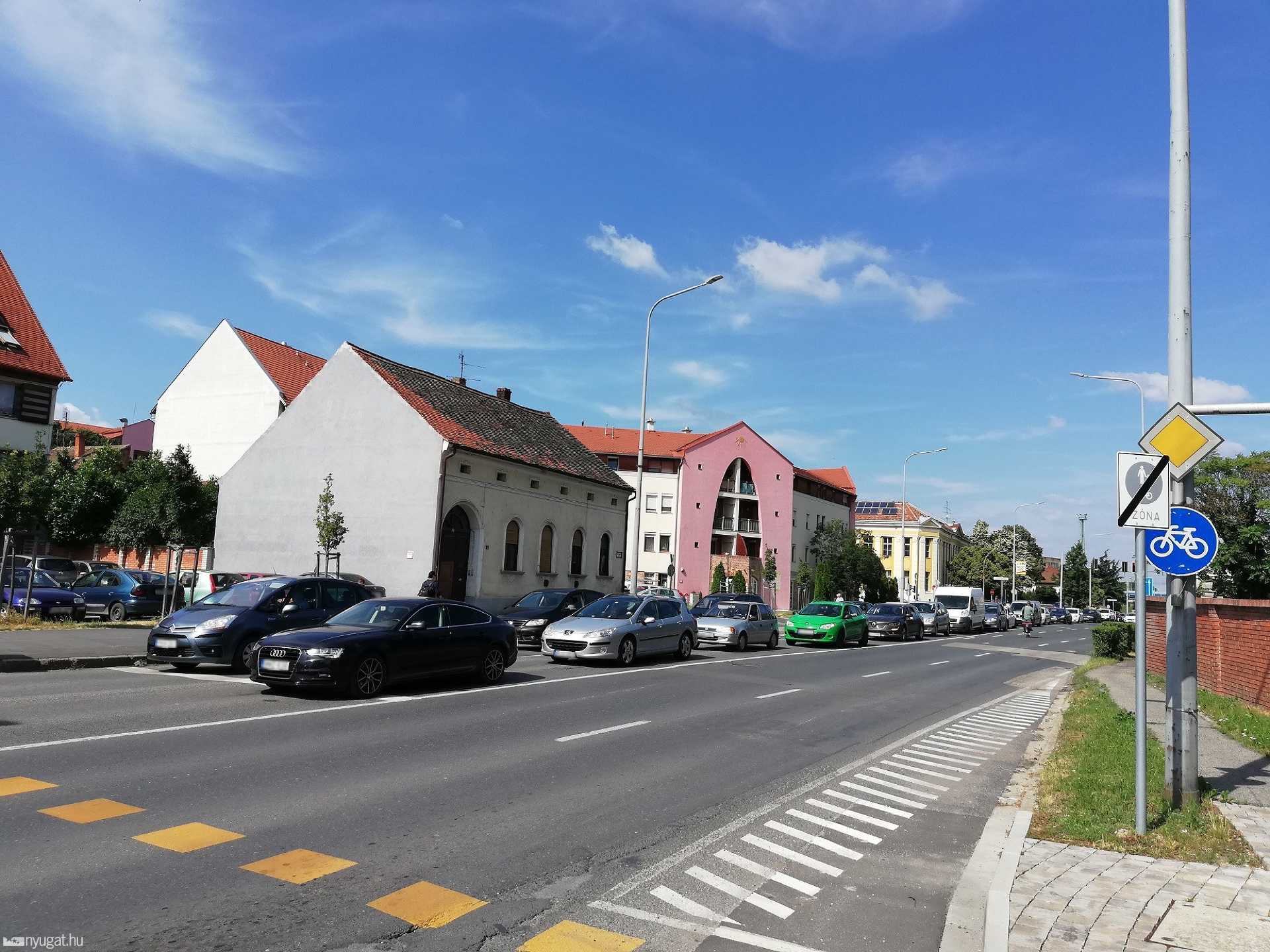 Lezúzta magát egy kamion a Zanati aluljárónál