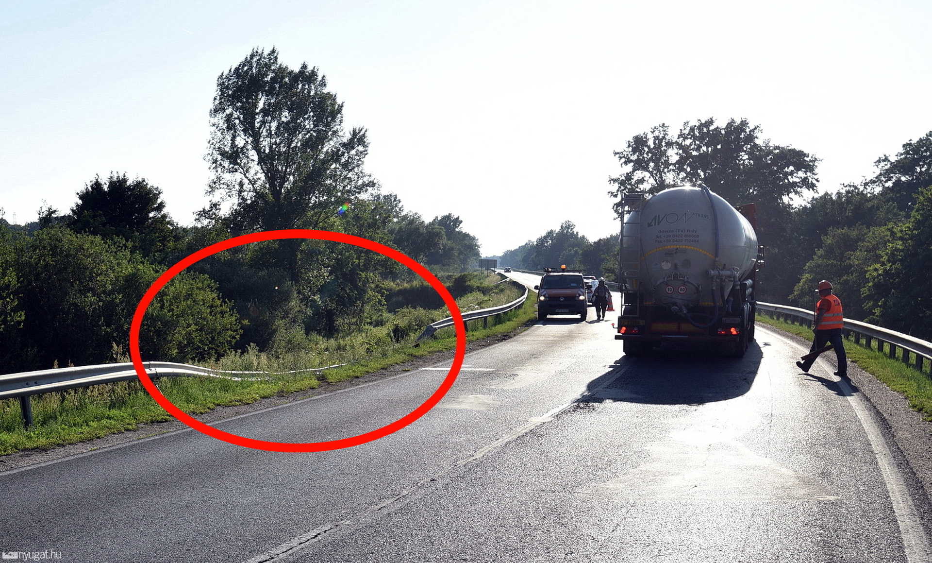 Szalagkorlát mentette meg a VW-t